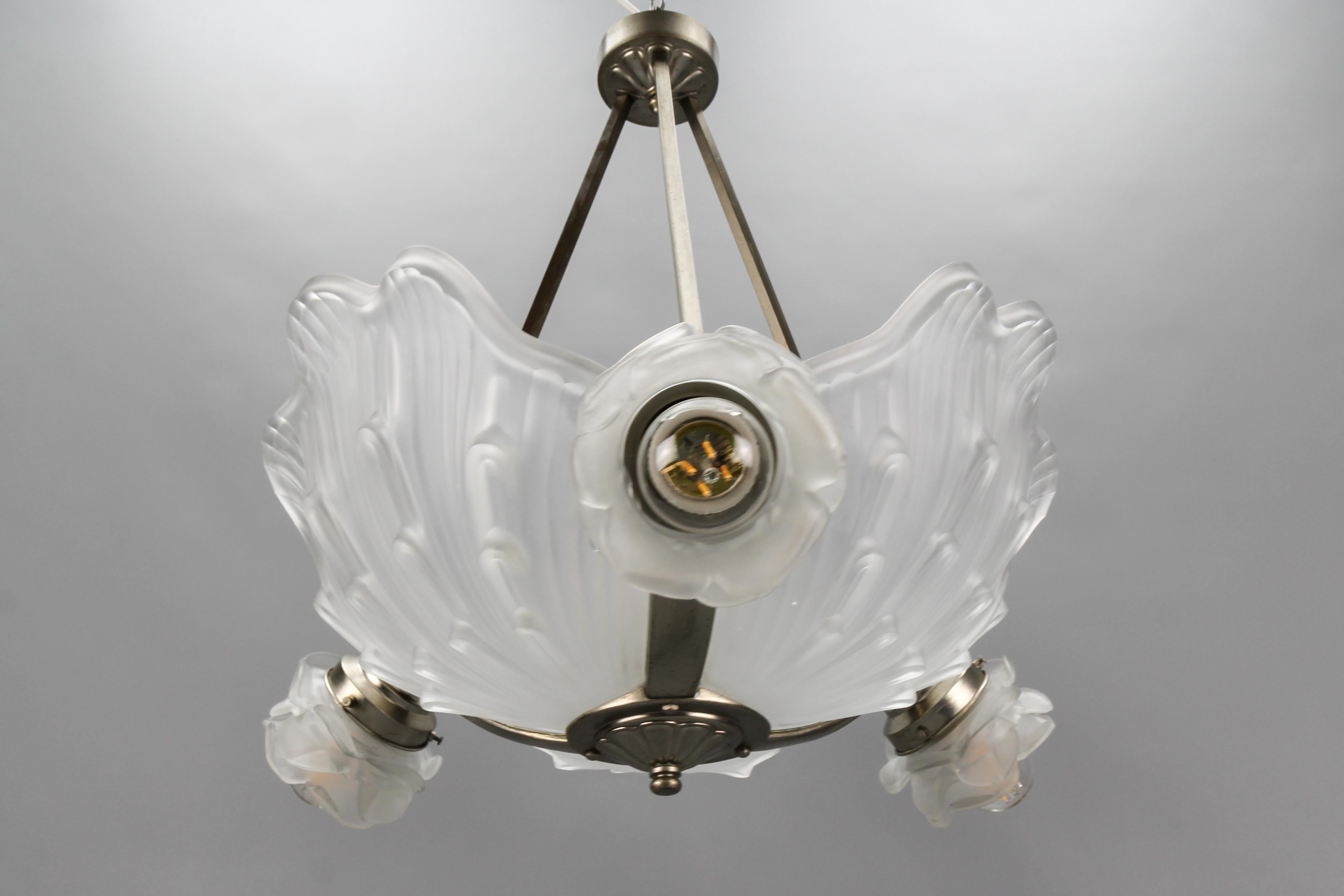 French Art Deco Four-Light White Frosted Glass Shell Chandelier, 1930s For Sale 14