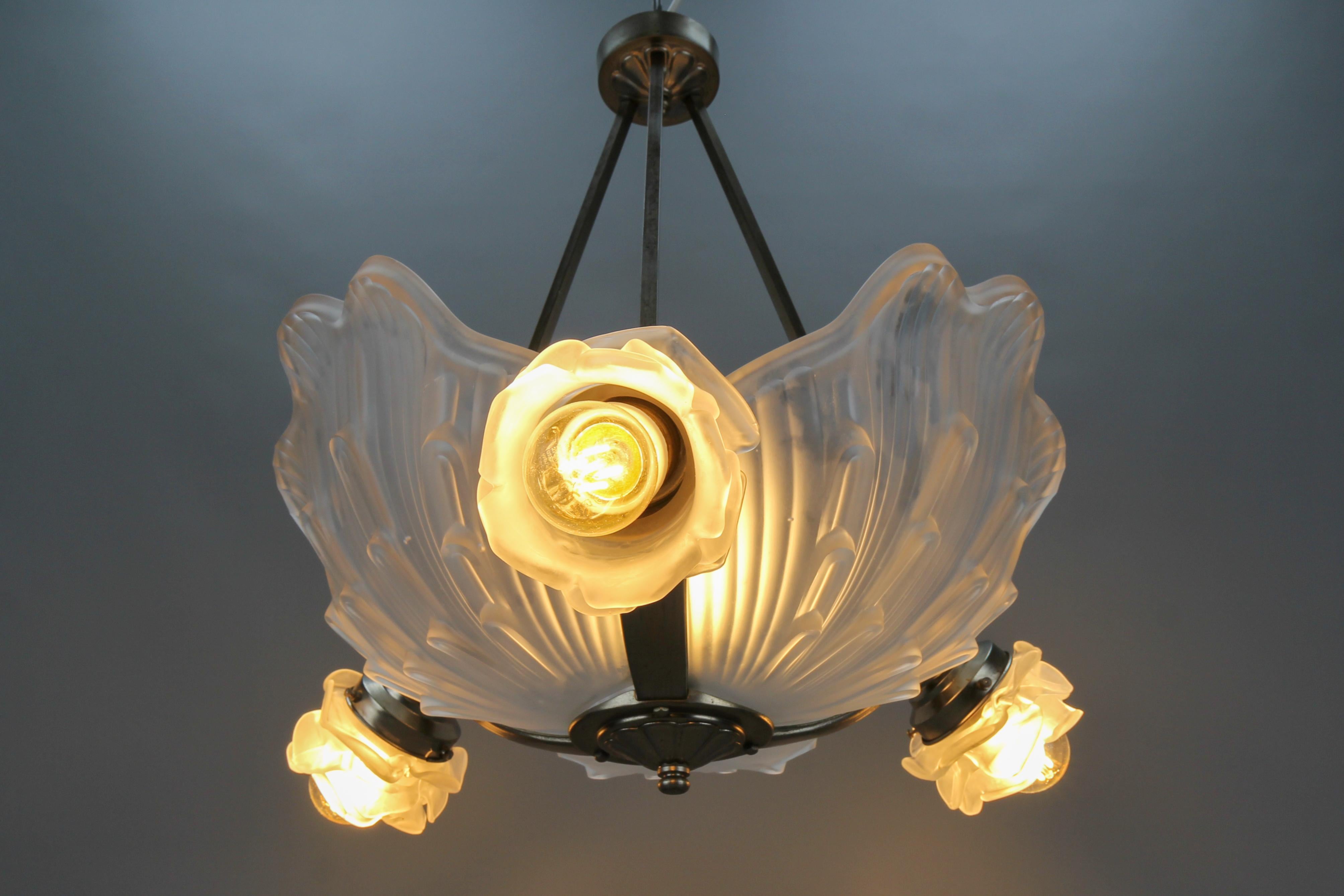 French Art Deco Four-Light White Frosted Glass Shell Chandelier, 1930s For Sale 15