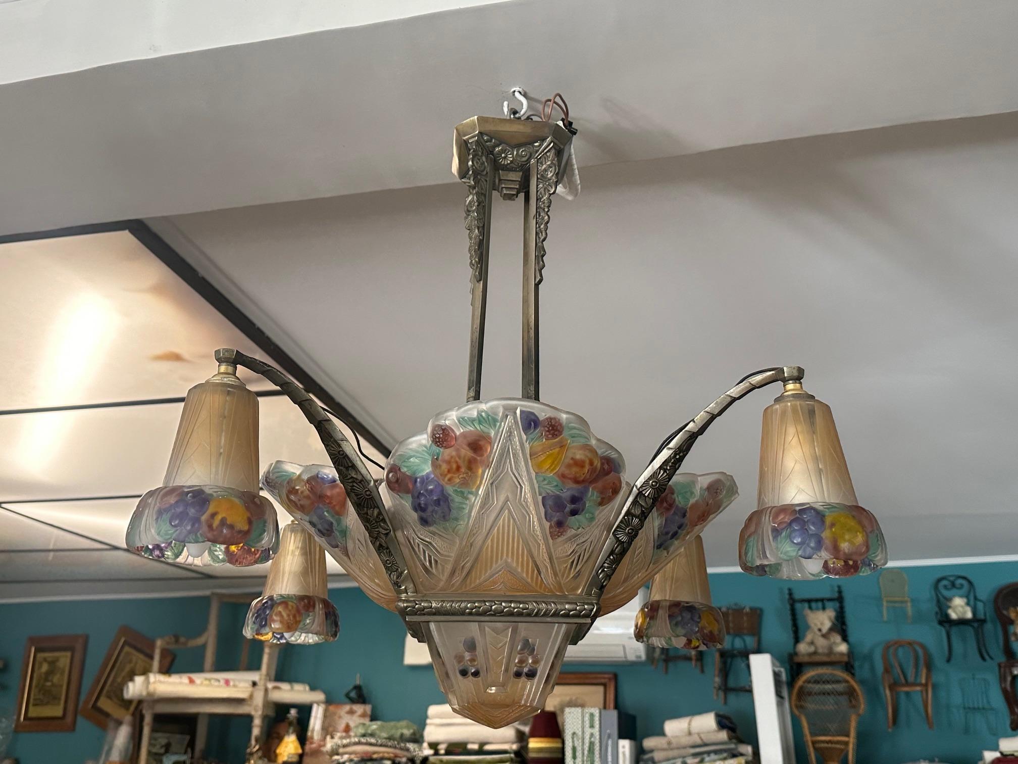 Lampadario francese Art déco in vetro artistico smerigliato e bronzo, anni '30 in vendita 2