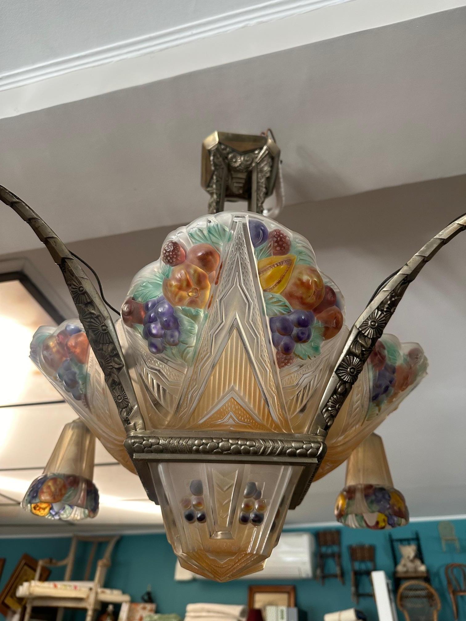 Lampadario francese Art déco in vetro artistico smerigliato e bronzo, anni '30 in vendita 4