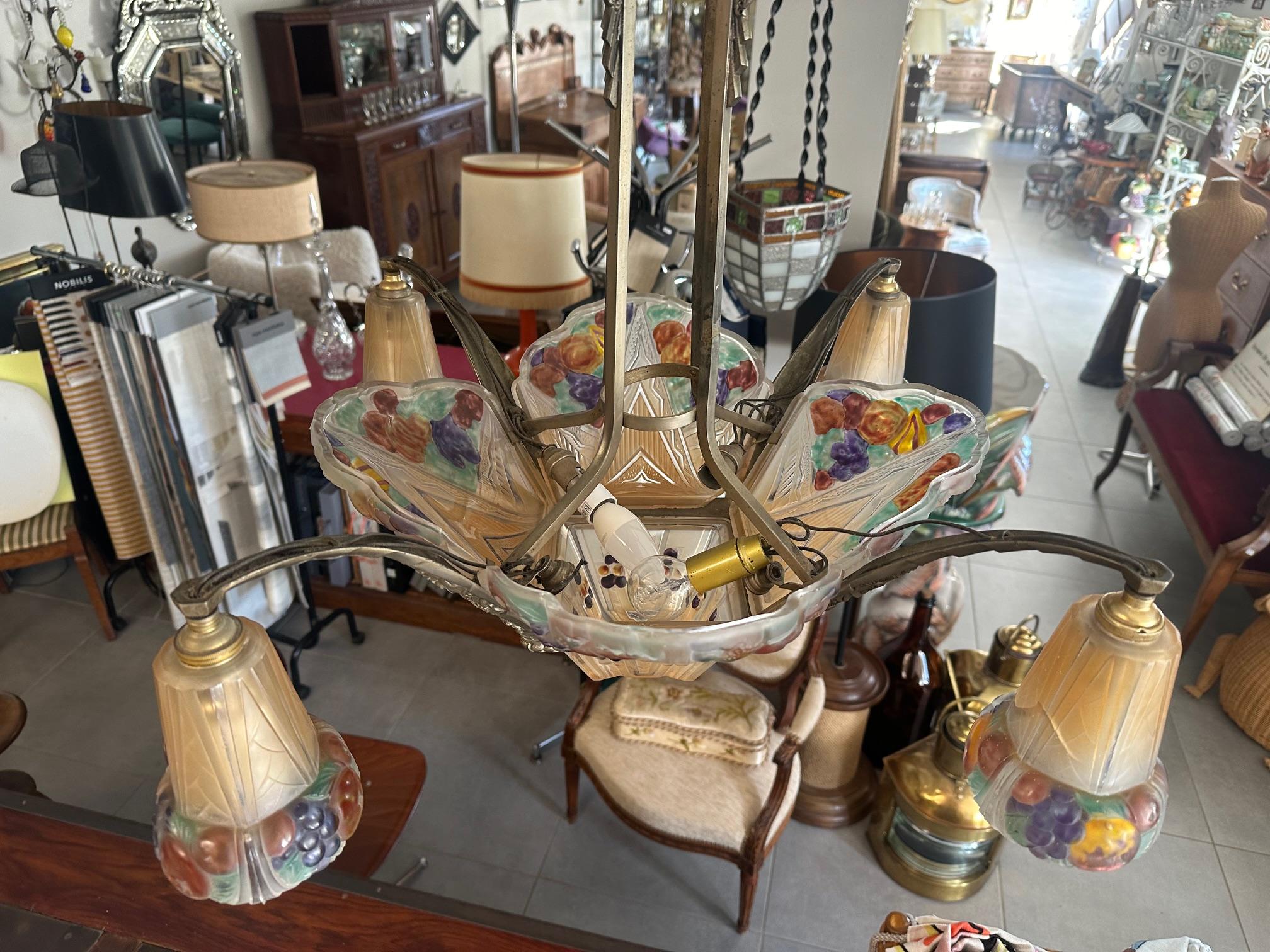 Lampadario francese Art déco in vetro artistico smerigliato e bronzo, anni '30 in vendita 5