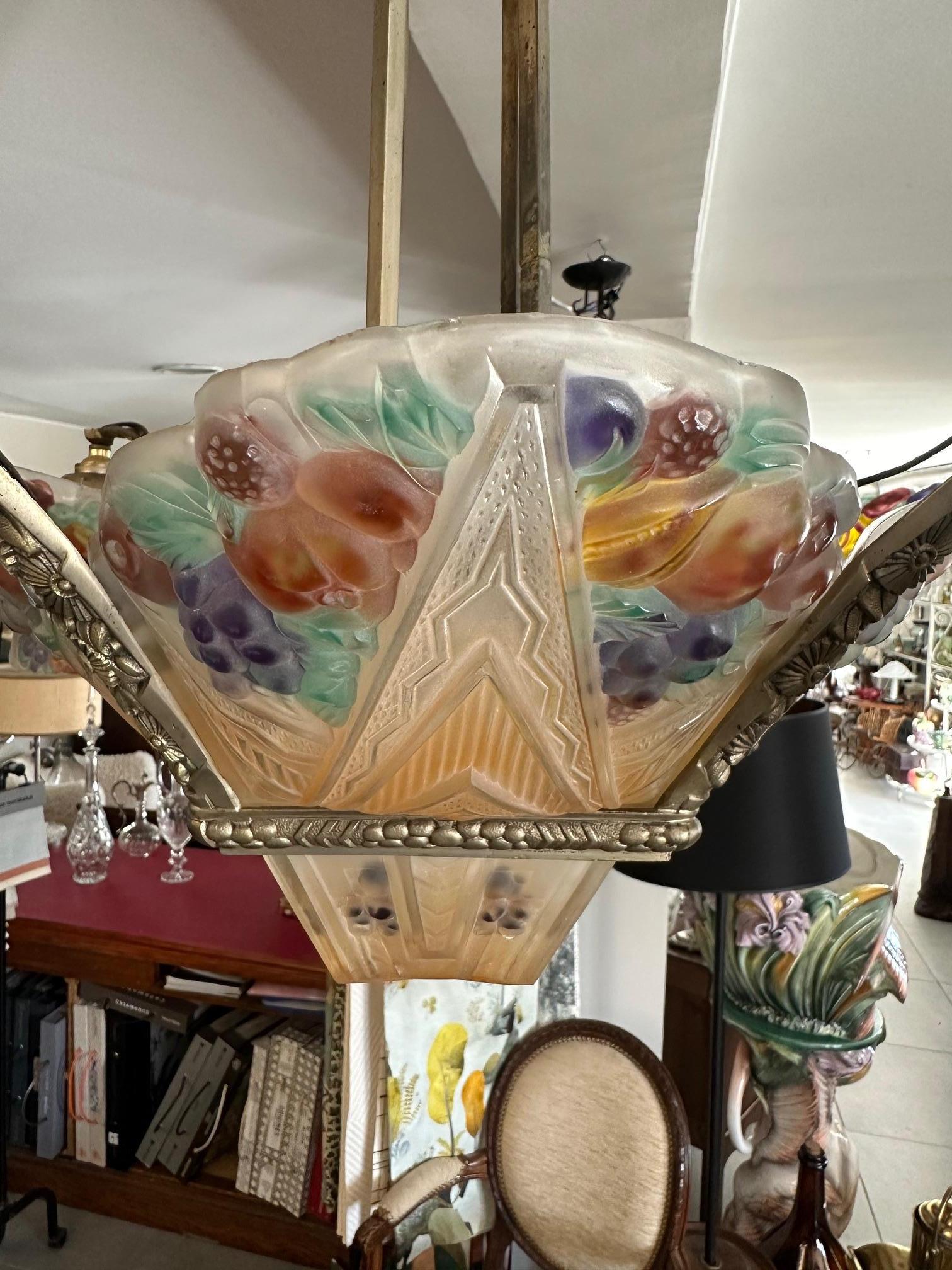 Lampadario francese Art déco in vetro artistico smerigliato e bronzo, anni '30 in vendita 7