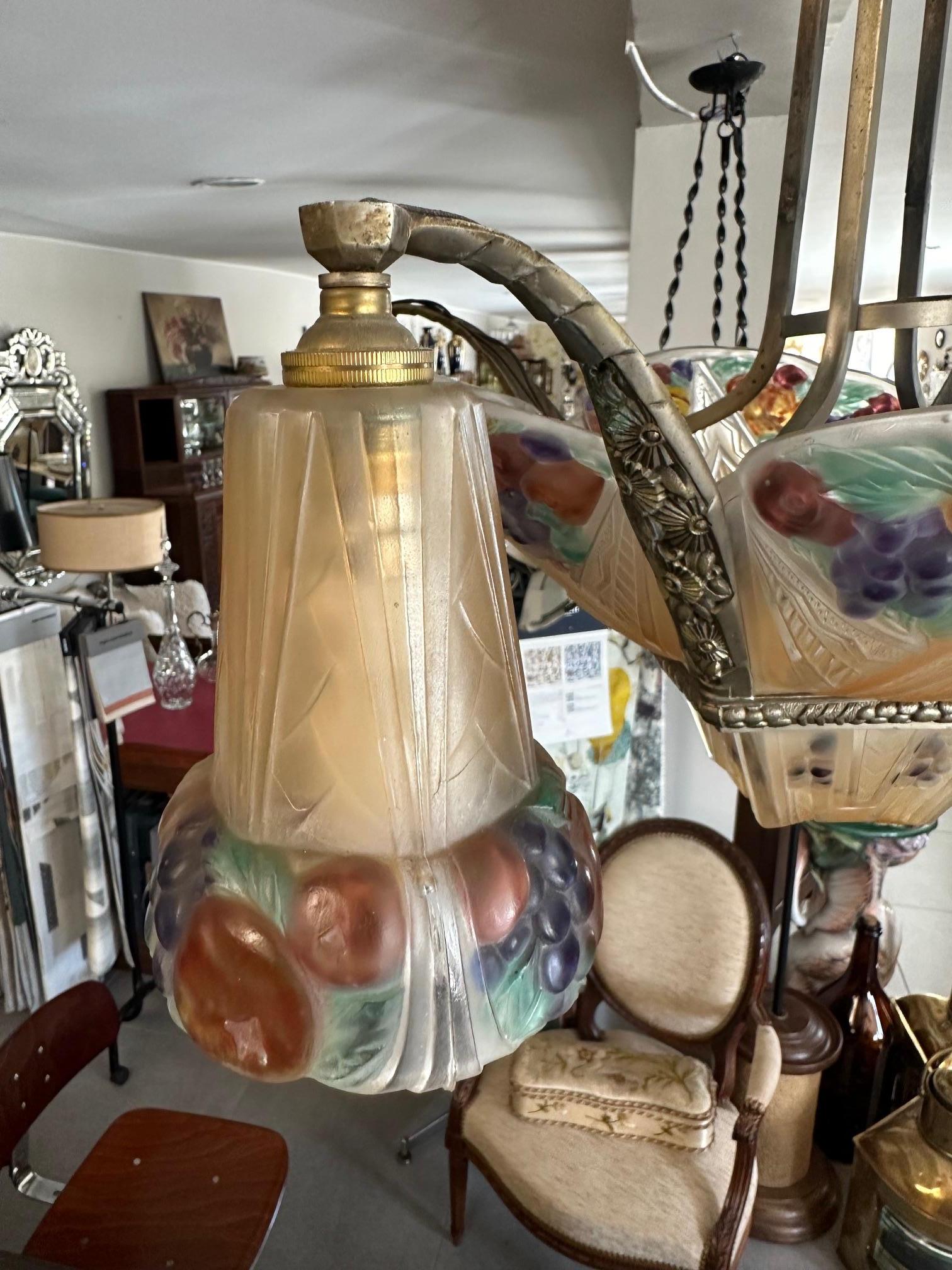 Lampadario francese Art déco in vetro artistico smerigliato e bronzo, anni '30 in vendita 9