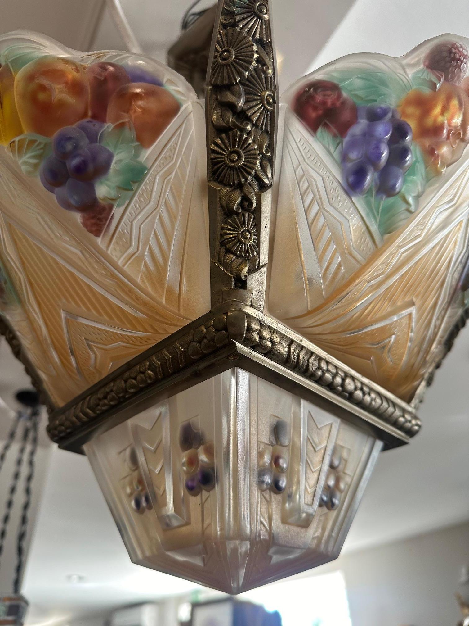 Lampadario francese Art déco in vetro artistico smerigliato e bronzo, anni '30 in vendita 11