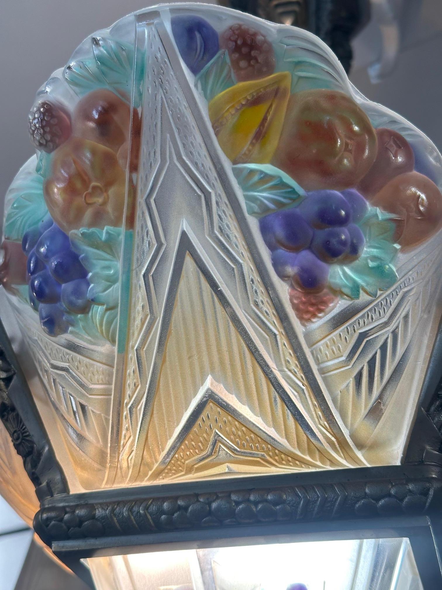 Satinato Lampadario francese Art déco in vetro artistico smerigliato e bronzo, anni '30 in vendita