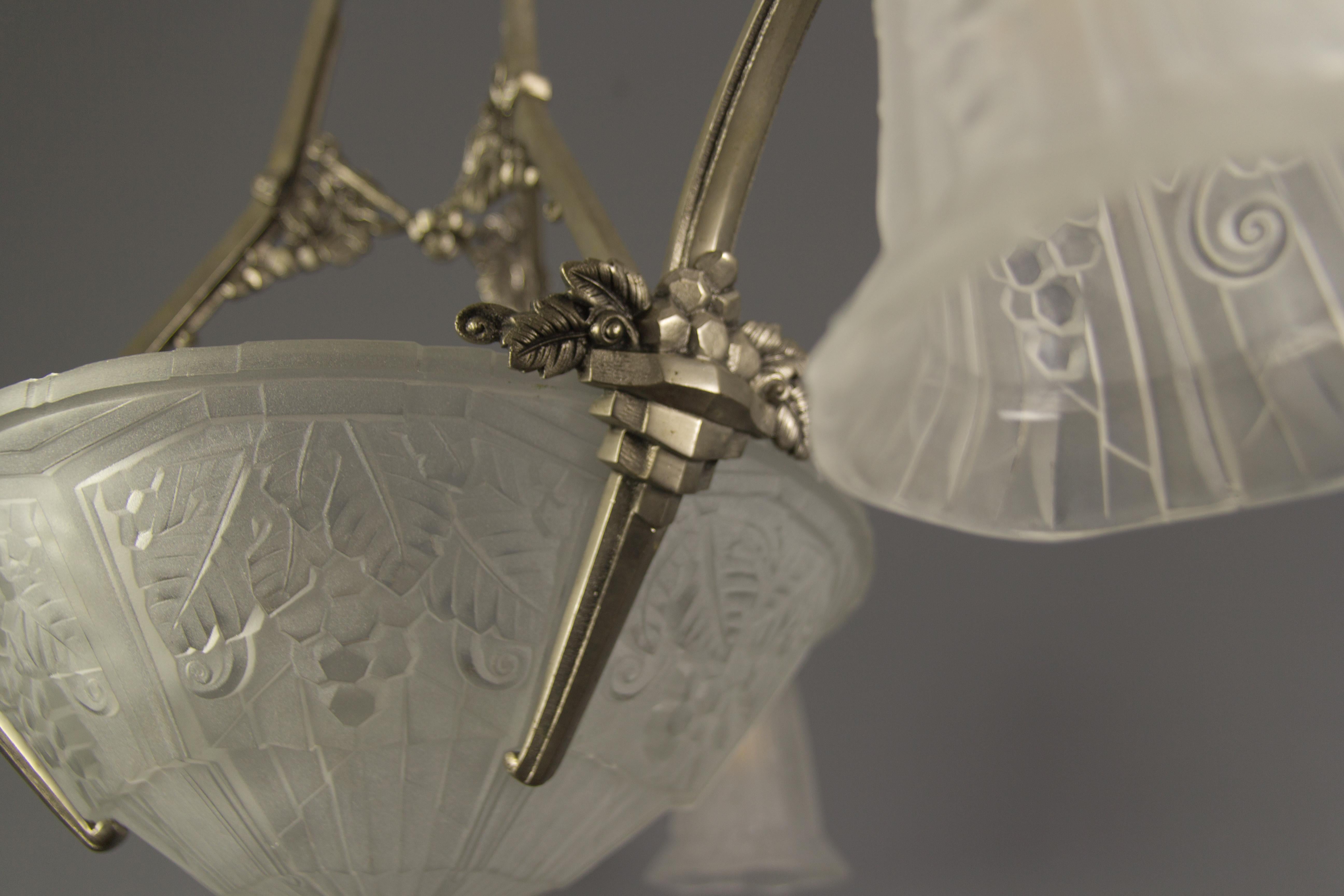 French Art Deco Frosted Glass and Bronze Chandelier by Pierre Maynadier, 1930s For Sale 8