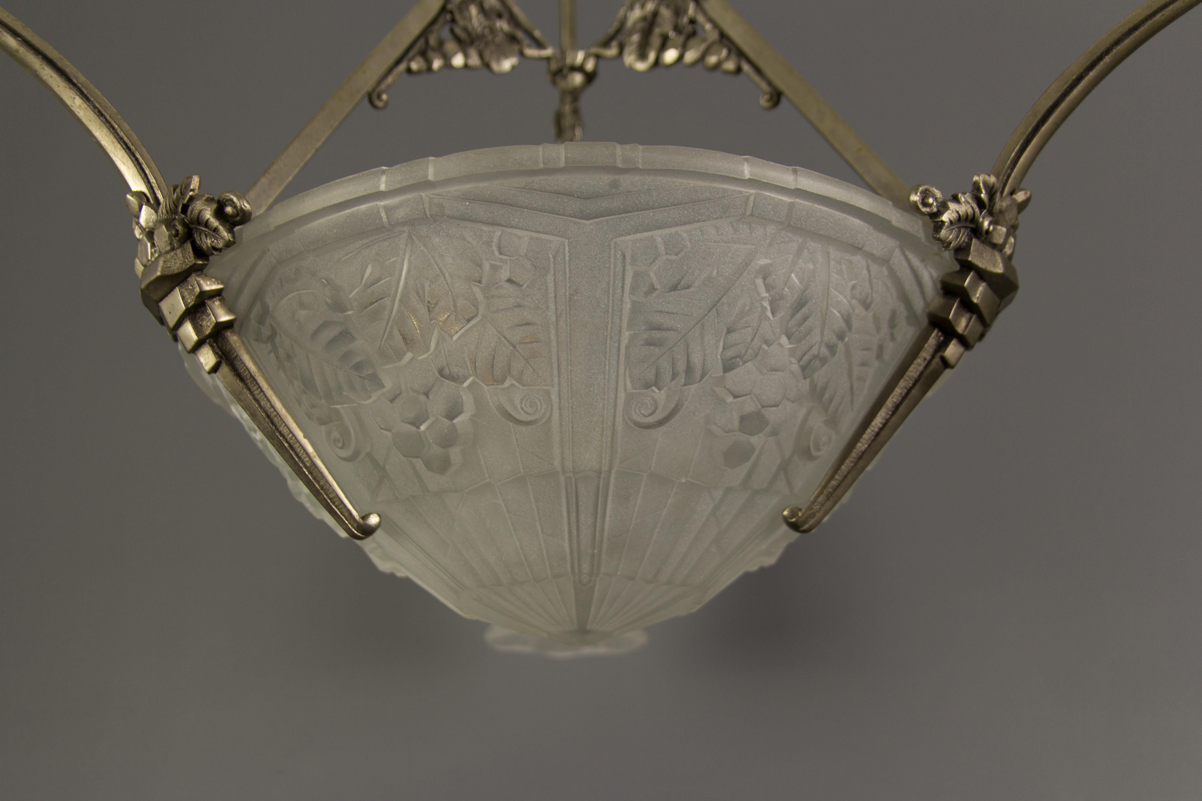 French Art Deco Frosted Glass and Bronze Chandelier by Pierre Maynadier, 1930s For Sale 9