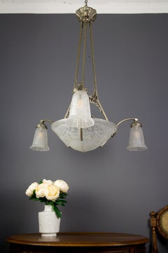 French Art Deco Frosted Glass and Bronze Chandelier by Pierre Maynadier, 1930s