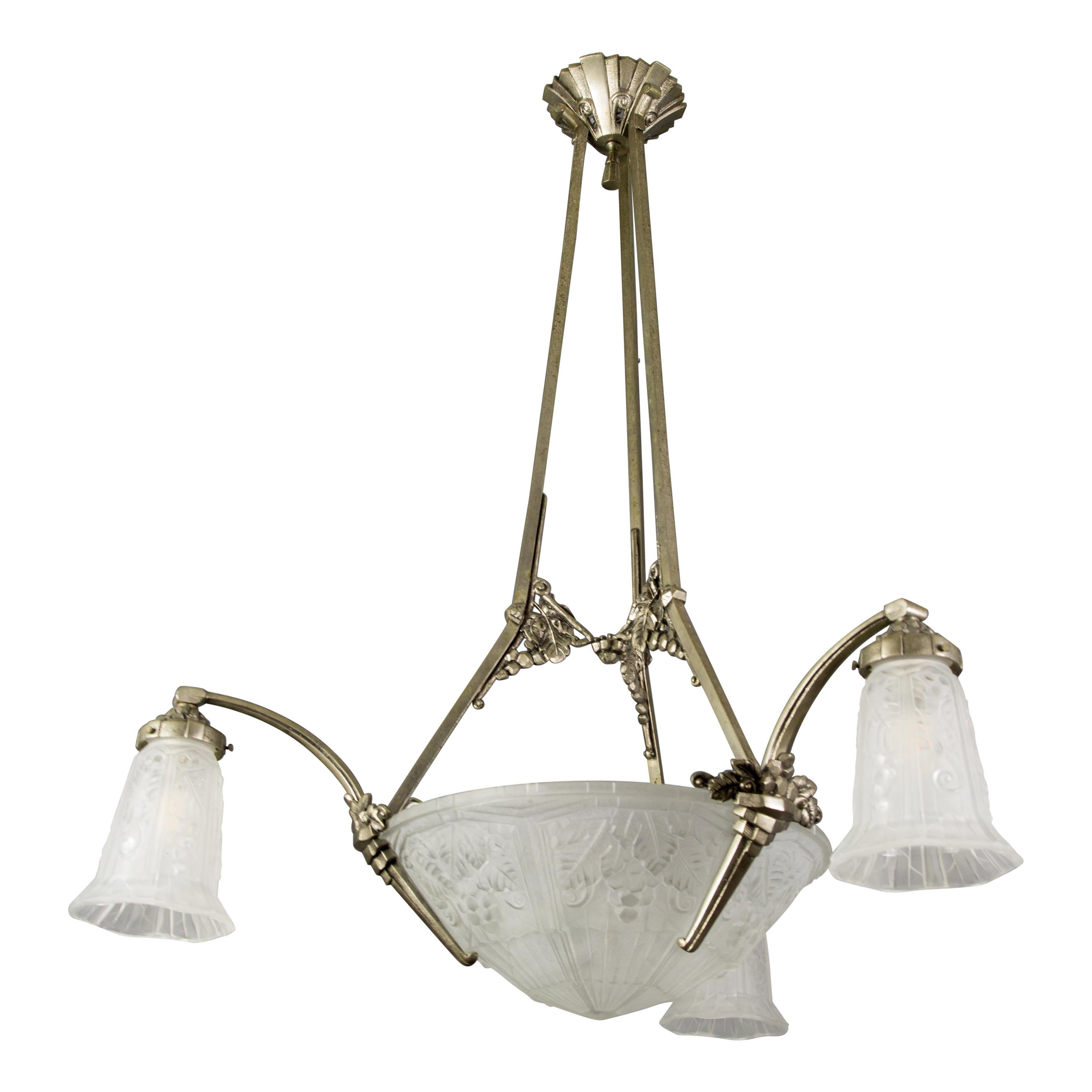 French Art Deco Frosted Glass and Bronze Chandelier by Pierre Maynadier, 1930s For Sale