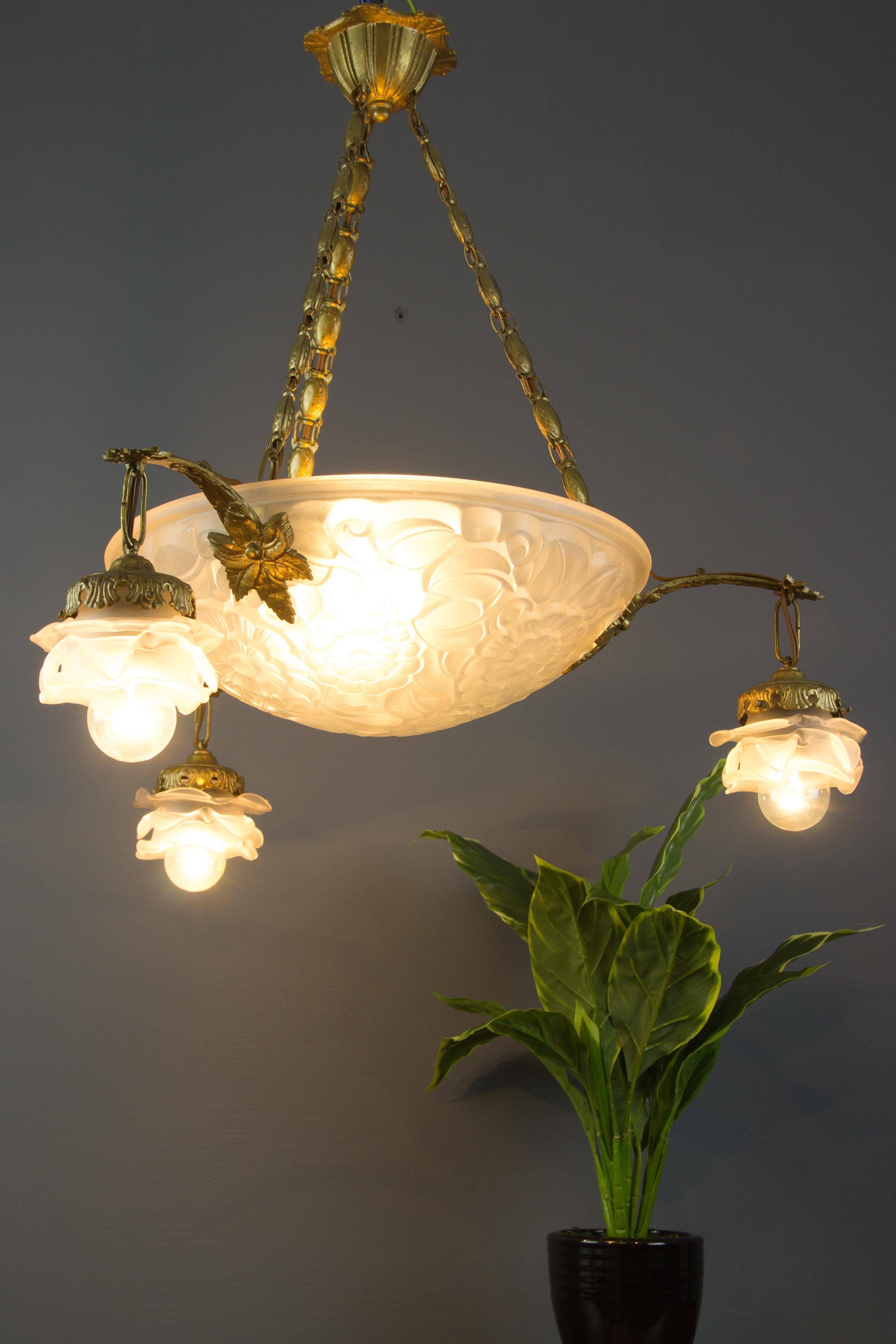 Mid-20th Century French Art Deco Frosted Glass and Bronze Four-Light Pendant Chandelier, 1930s