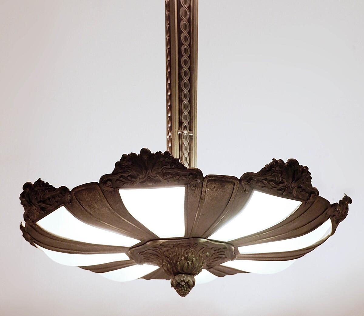 French Art Deco Frosted Glass and Bronze Pendant Chandelier, 1920s For Sale 3