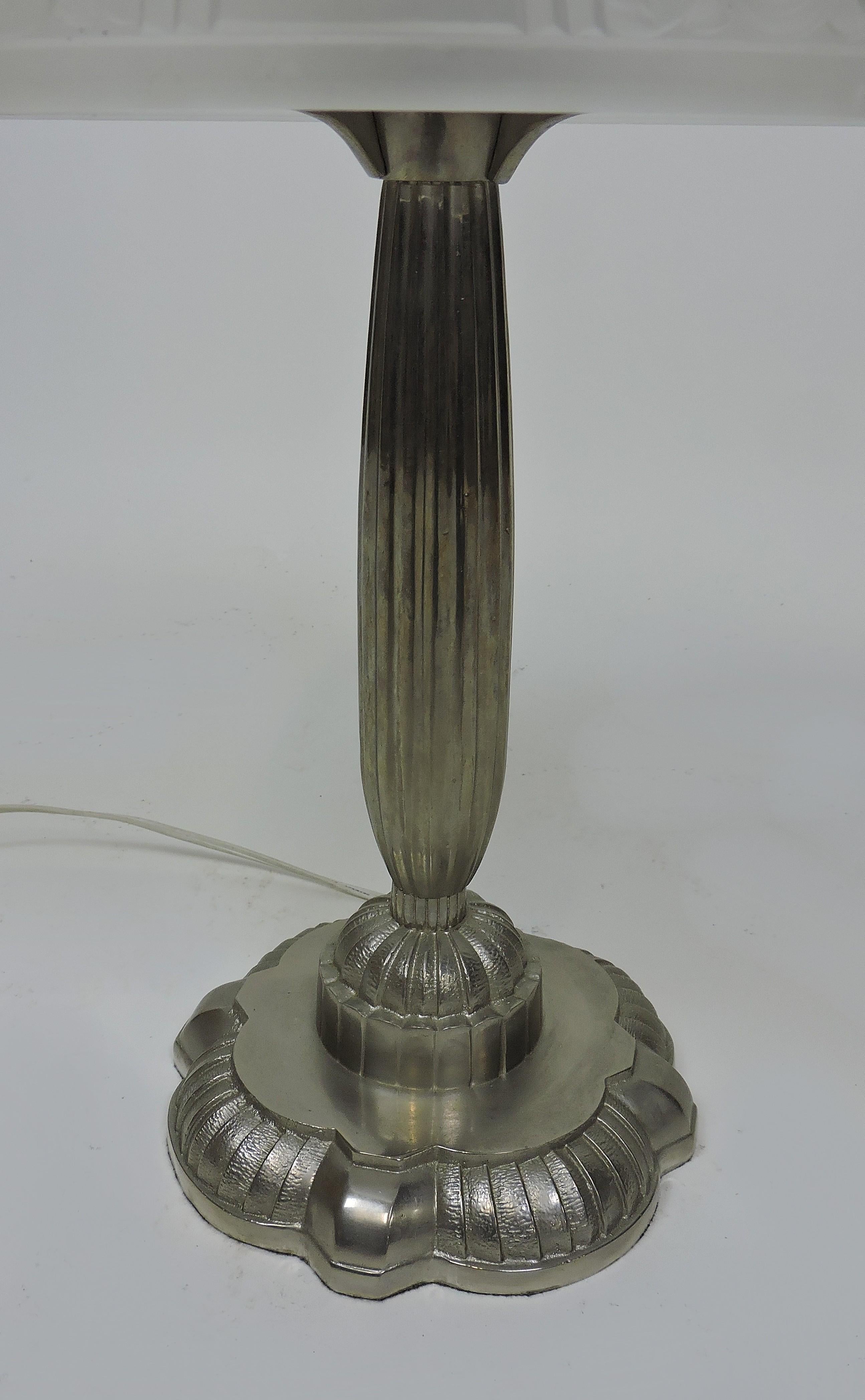 French Art Deco Frosted Glass and Nickel Table Lamp In Good Condition In Chesterfield, NJ