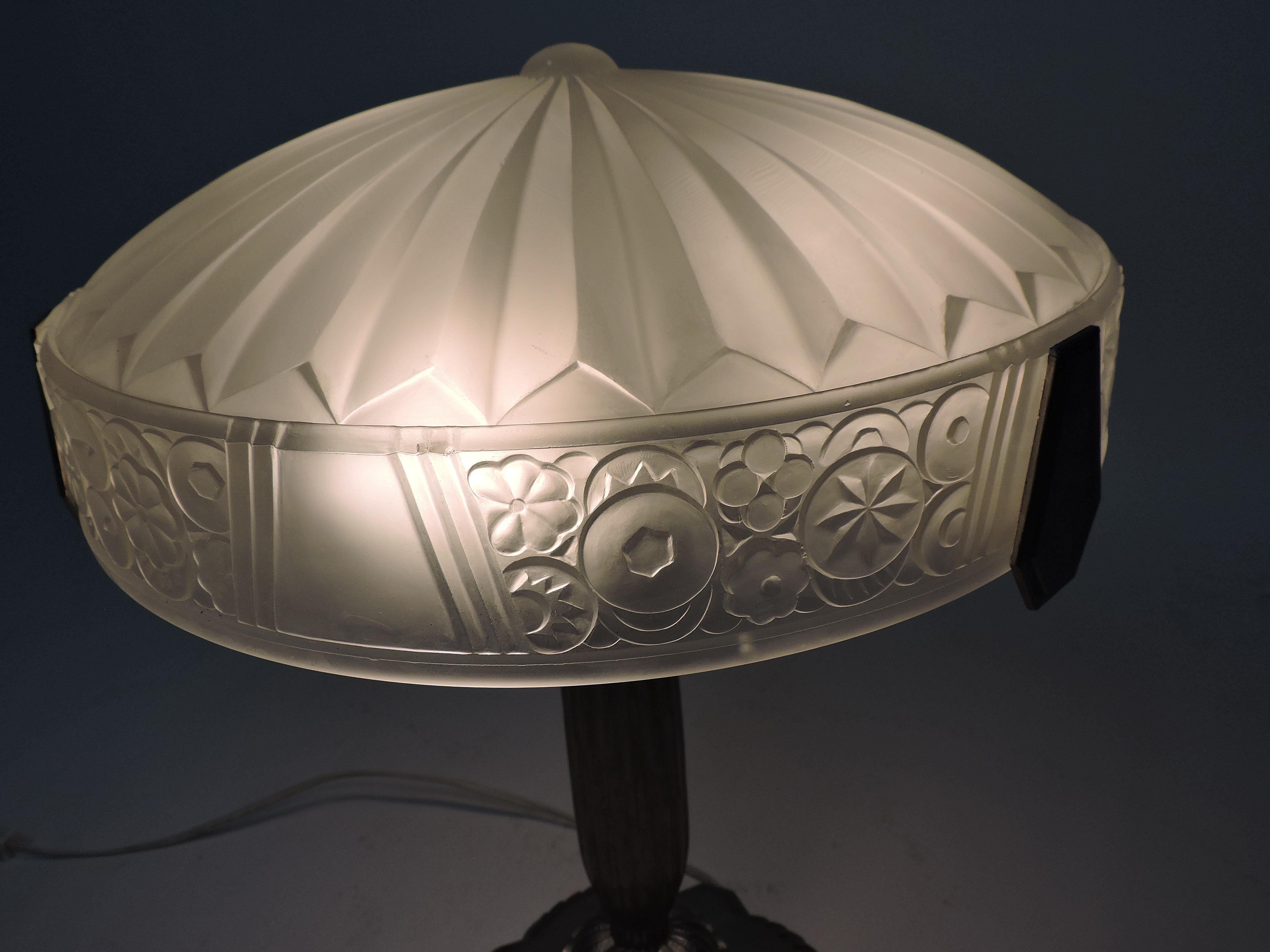 Mid-20th Century French Art Deco Frosted Glass and Nickel Table Lamp