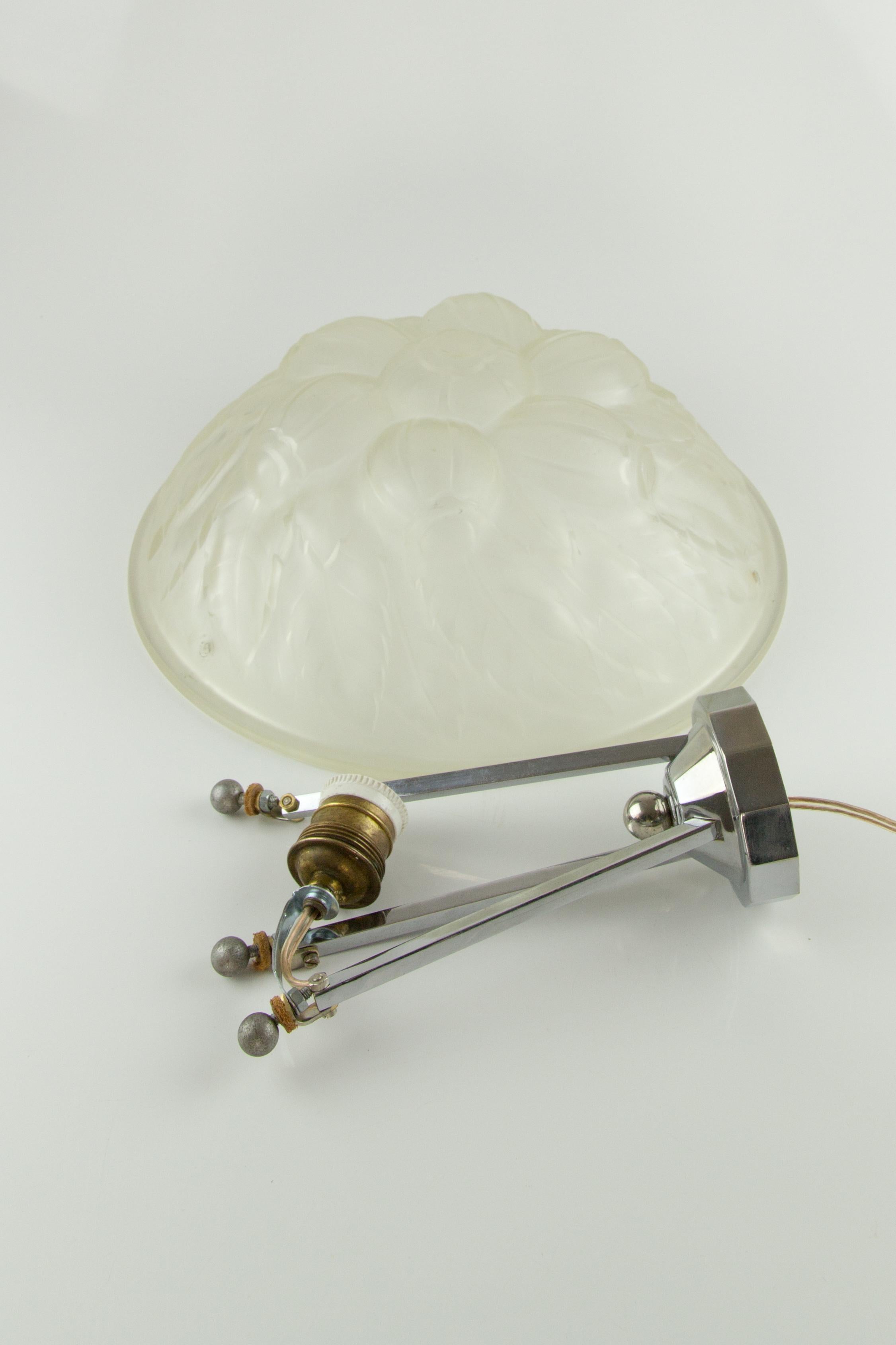French Art Deco Frosted Glass Pendant Chandelier by Verrerie des Vosges, 1930s 1