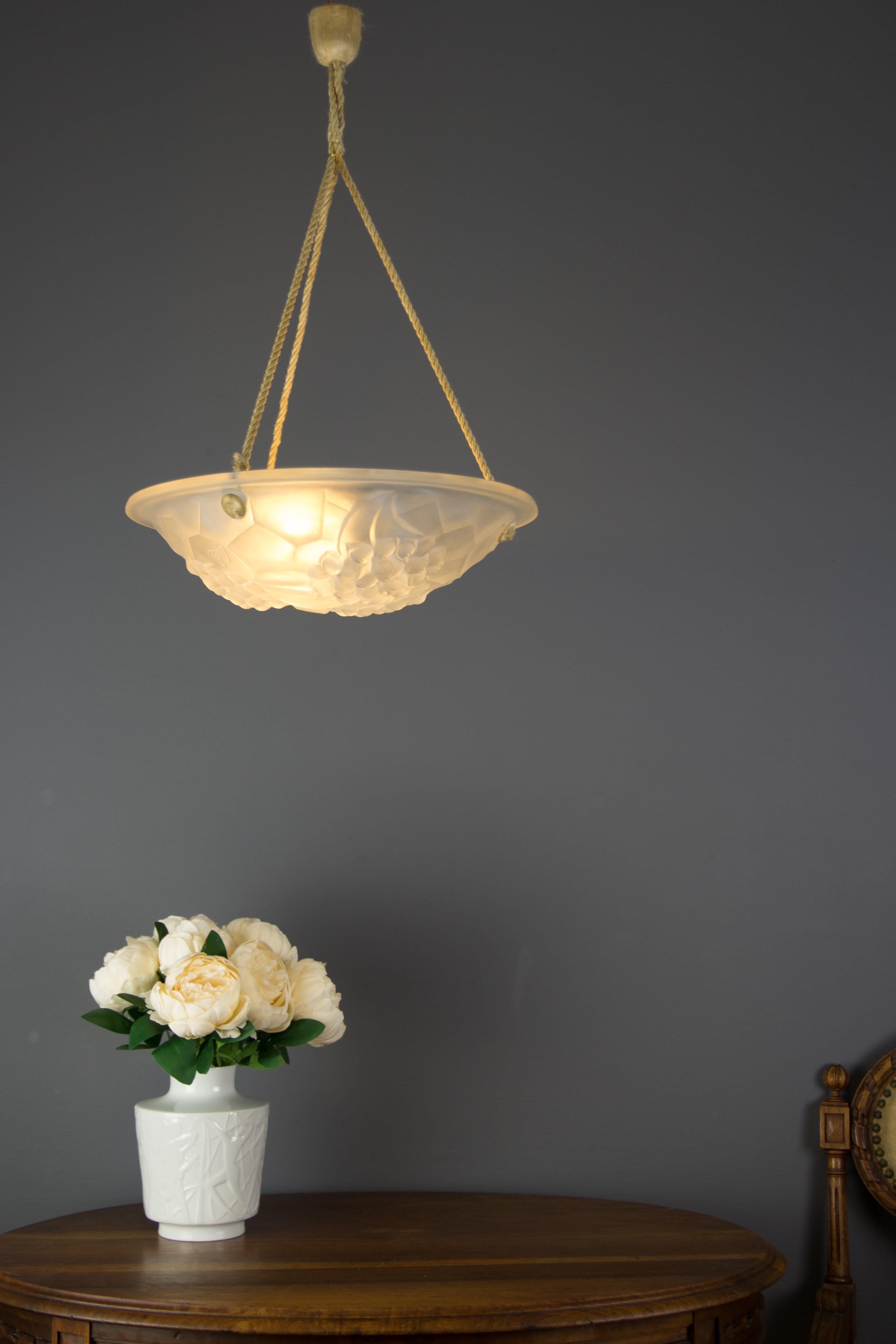 French Art Deco Frosted Molded Clear Glass Pendant Light Signed ROS, 1930s In Good Condition In Barntrup, DE