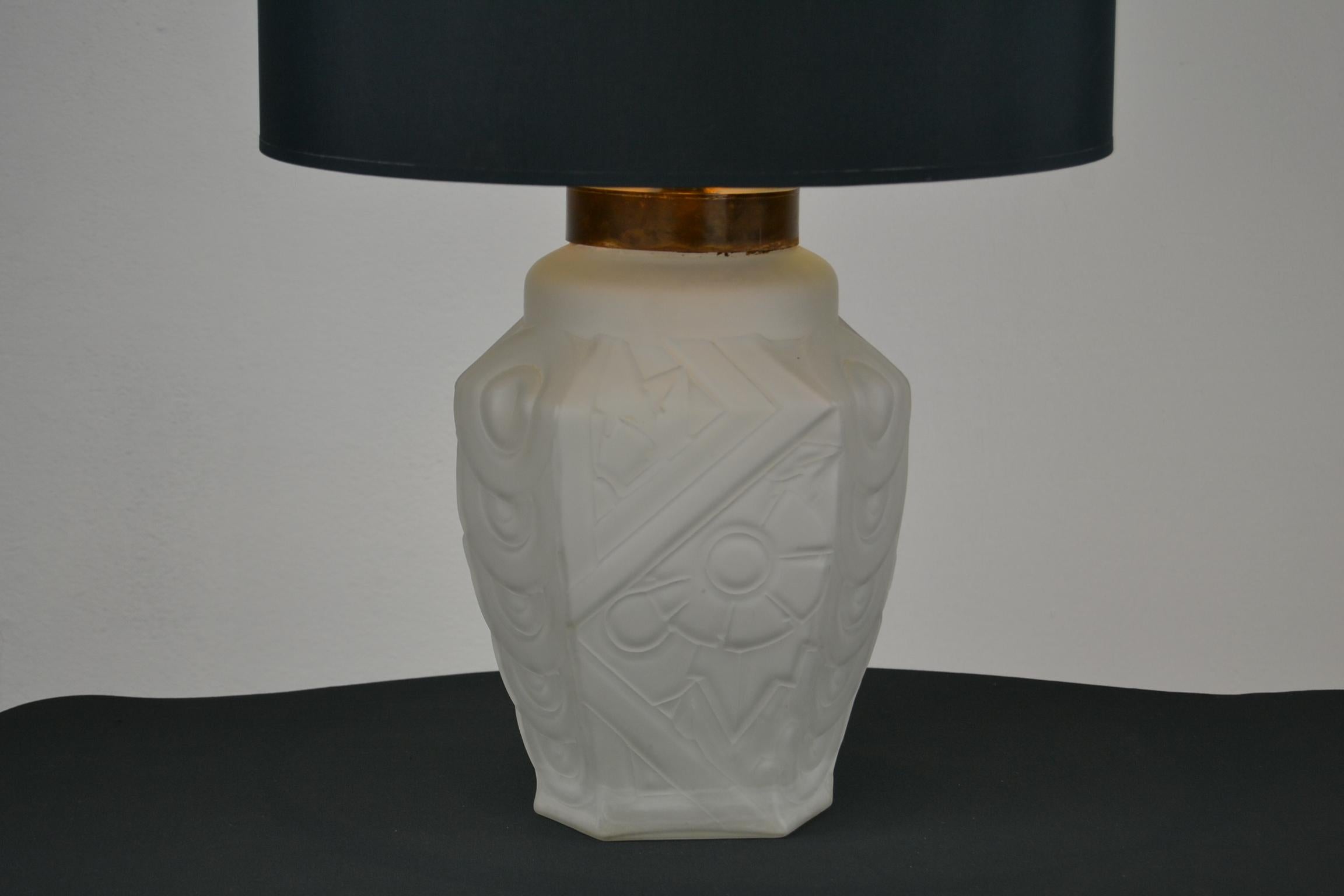 French Art Deco Frosted Moulded Pressed Table Lamp Base in the Style of Degué For Sale 15
