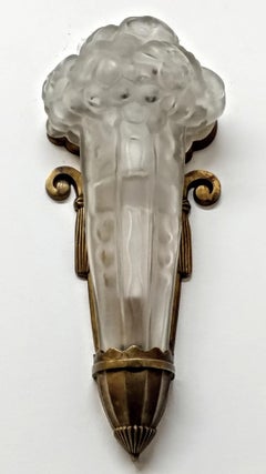 A Single French Art Deco Wall Sconce by Genet et Michon