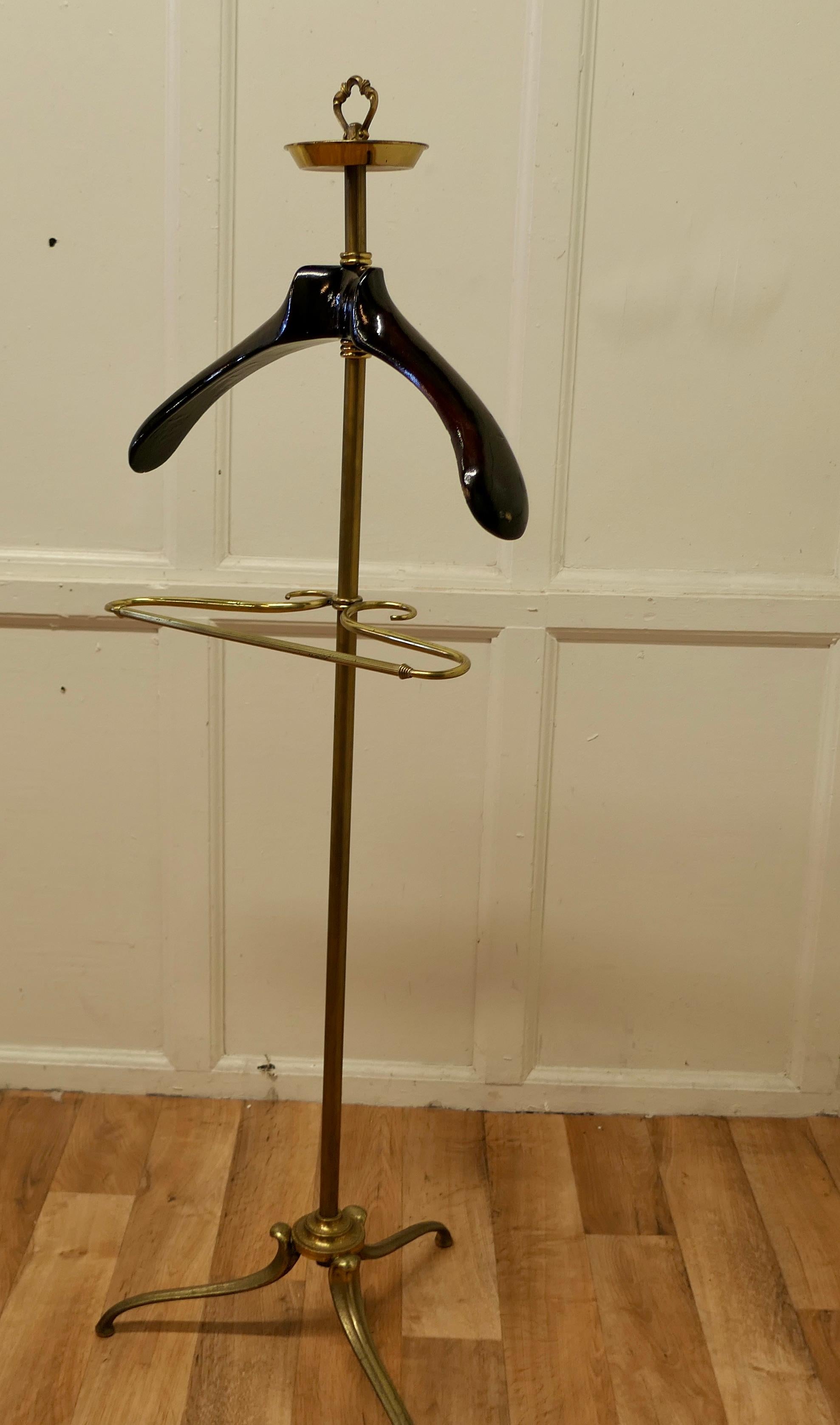 French Art Deco Gentleman’s Floor Standing Brass Suit Hanger or Dumb Valet In Good Condition For Sale In Chillerton, Isle of Wight