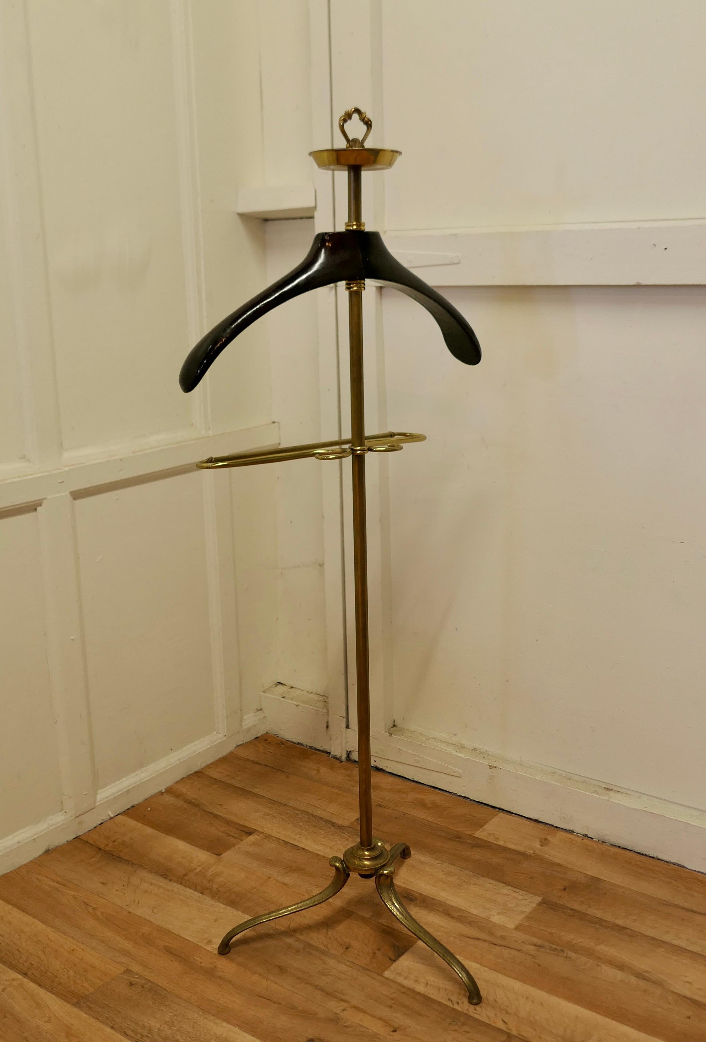 French Art Deco Gentleman’s Floor Standing Brass Suit Hanger or Dumb Valet For Sale 2