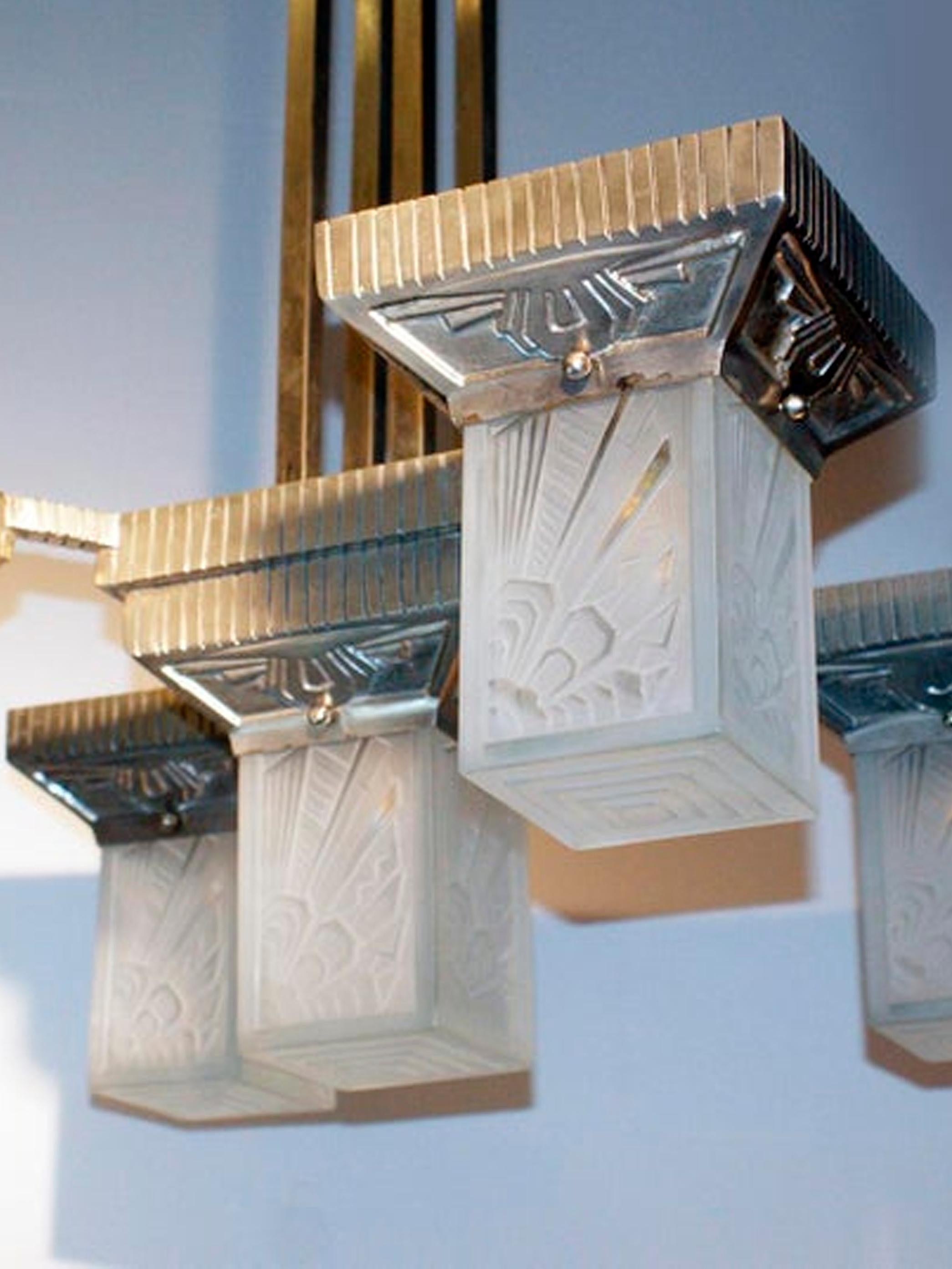 Lampadario geometrico francese Art Déco attribuito a 