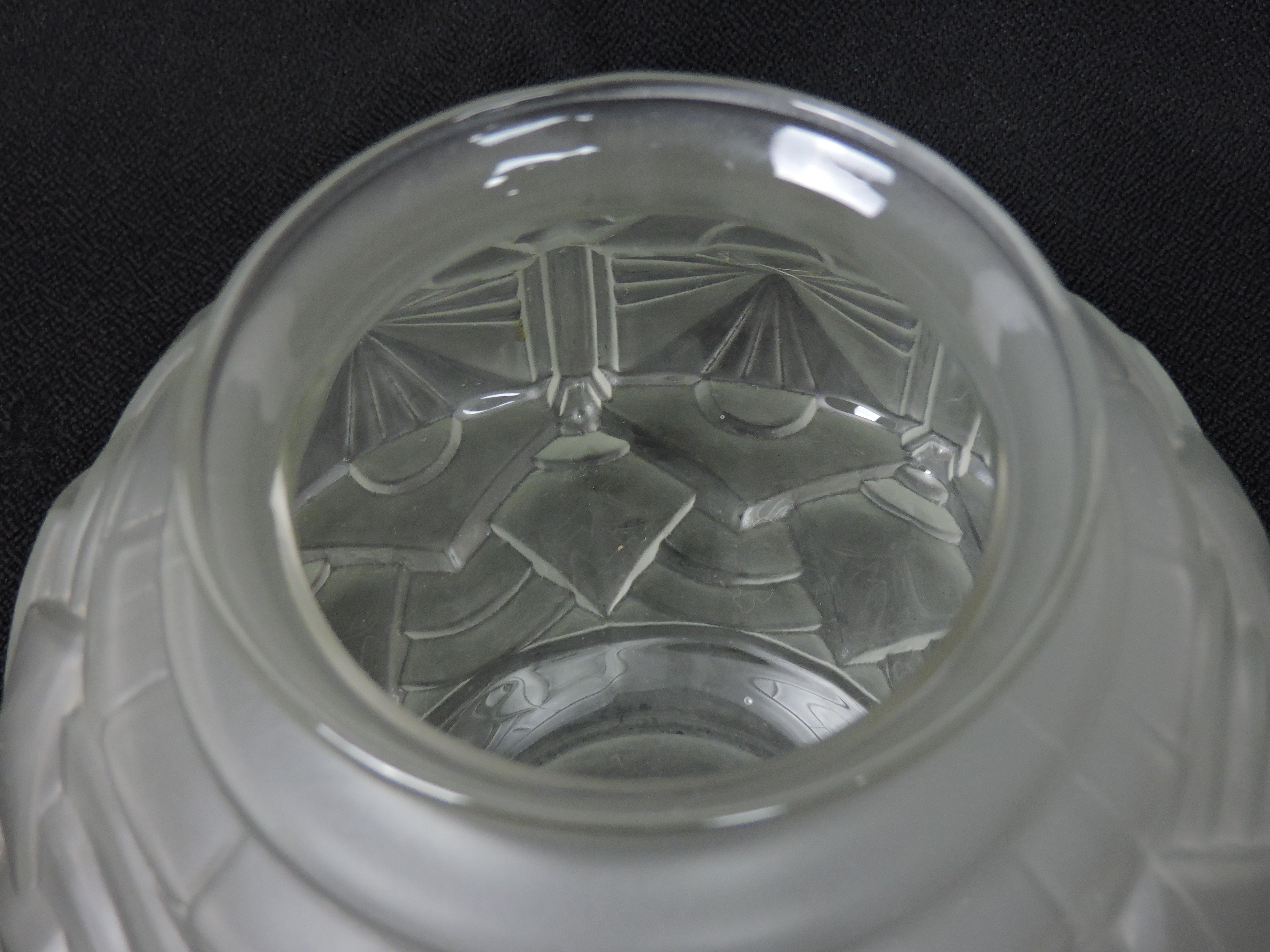 French Art Deco Geometric Design Frosted Glass Ball Vase In Good Condition For Sale In Chesterfield, NJ