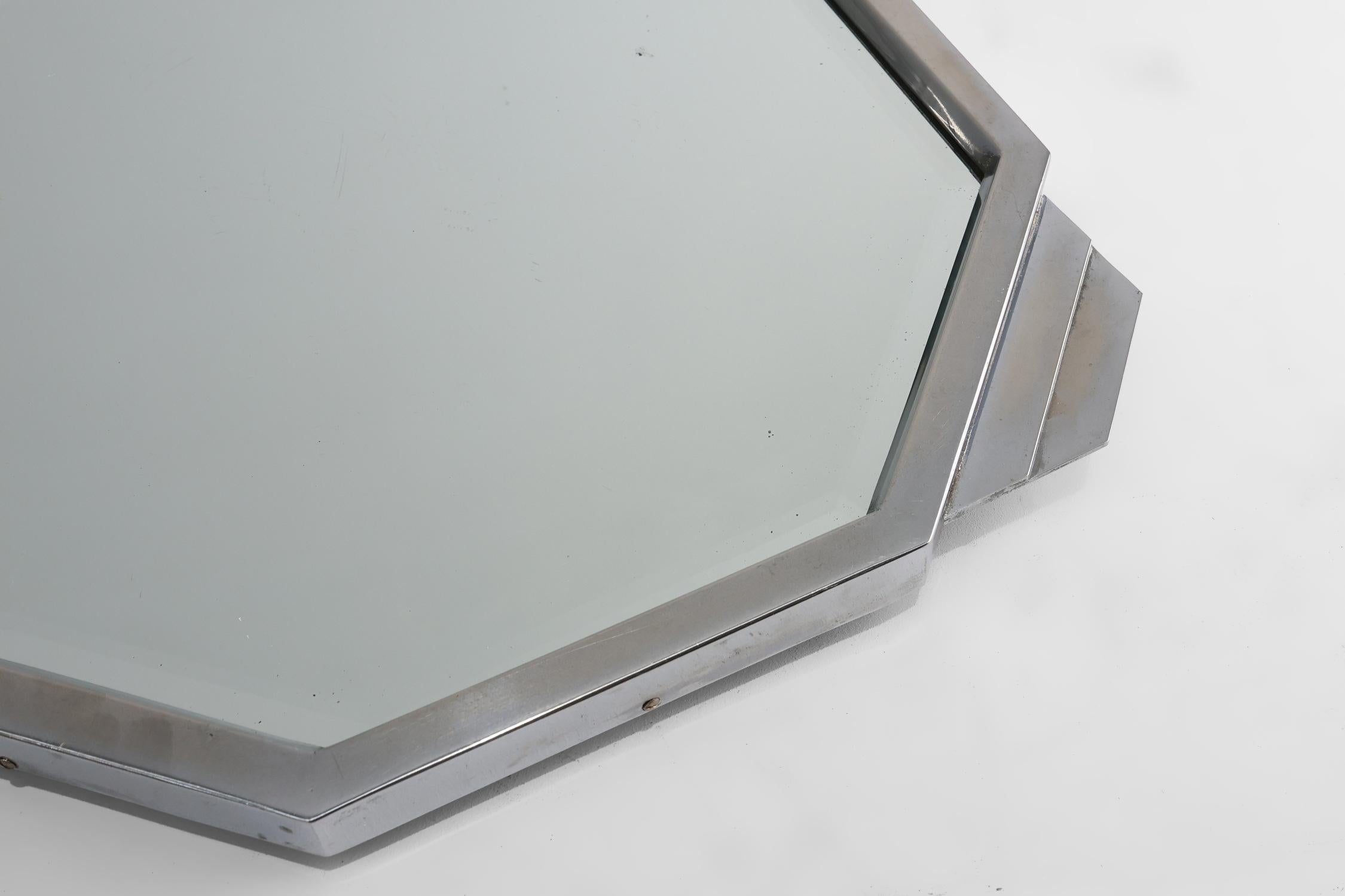 Französisches Art Deco geometrisches achteckiges Chrom- und Spiegelplateau, um 1930 im Zustand „Gut“ im Angebot in Meulebeke, BE