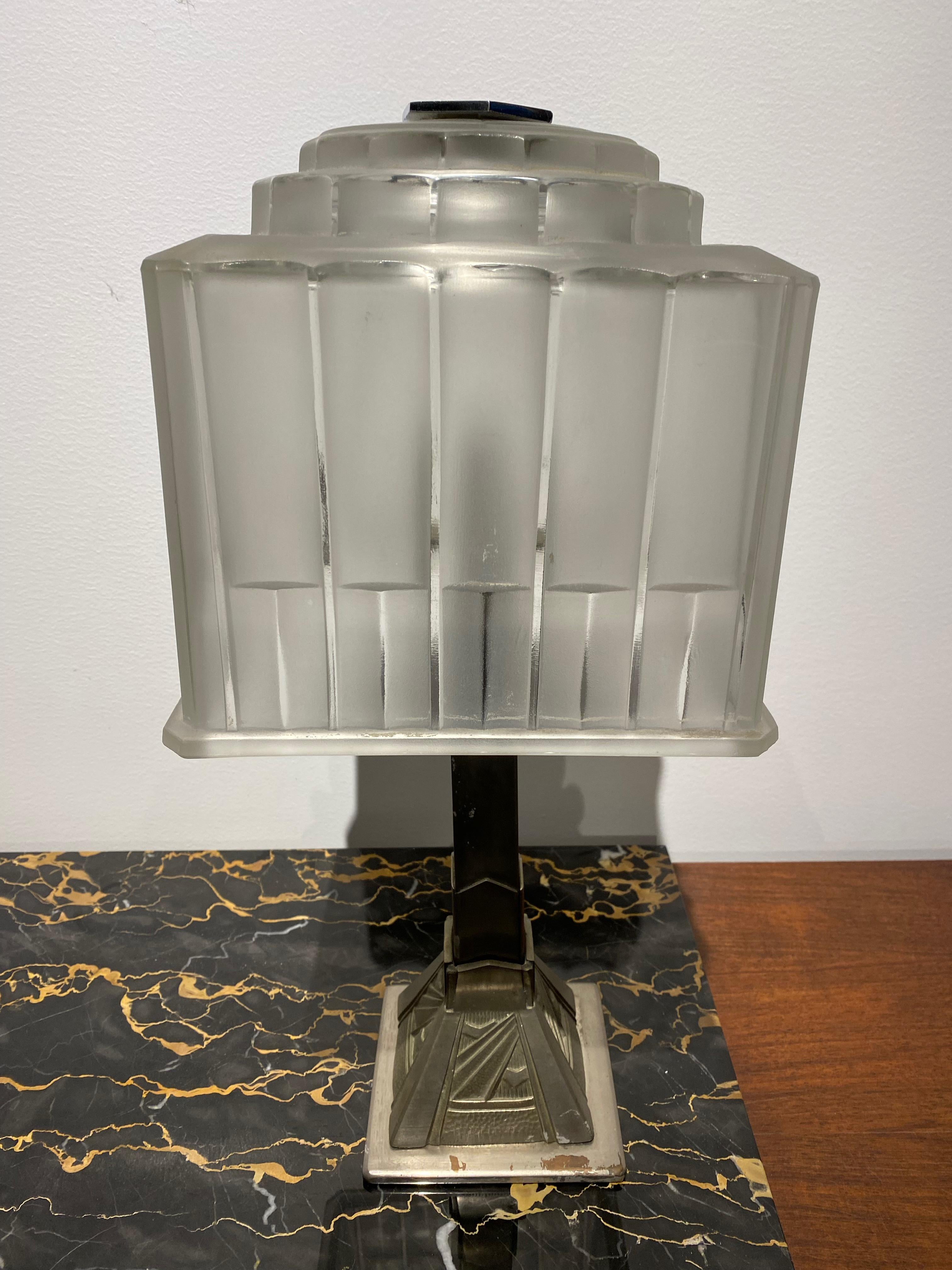 French Art Deco Geometric Table Lamp Signed by Sabino In Good Condition For Sale In North Bergen, NJ