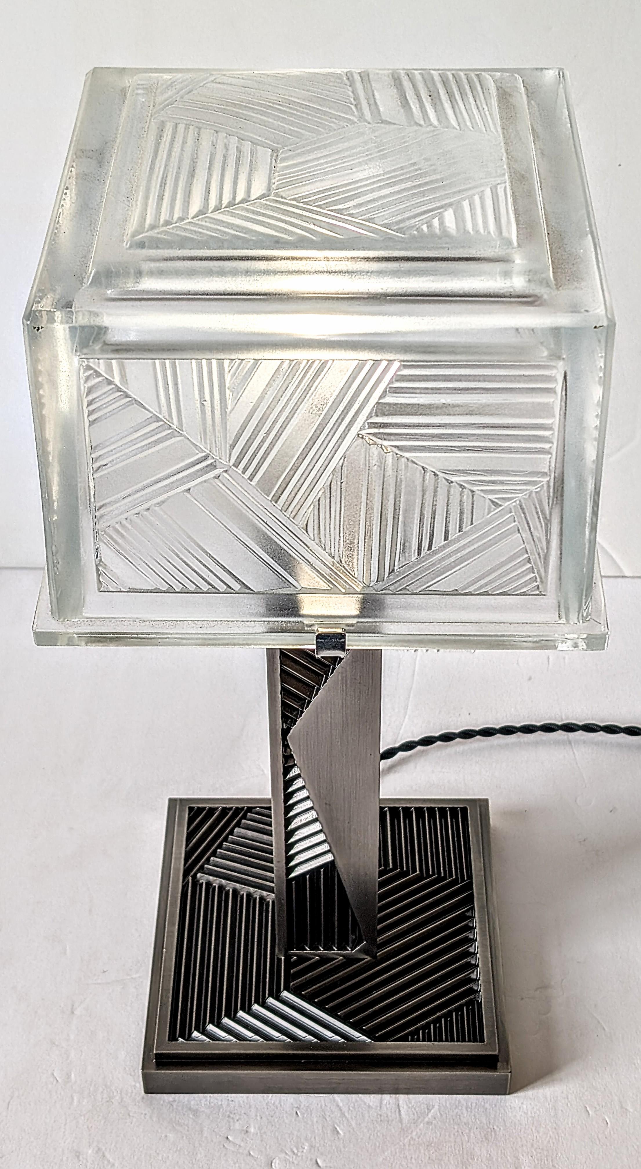 A stunning and very rare French Art Deco streamlined table lamp created in the 1930's by Marius Ernest SABINO (1878-1961) in a great condition. The shade is enhanced by typical French Art Deco cubic form with imprinted geometric pattern motif in