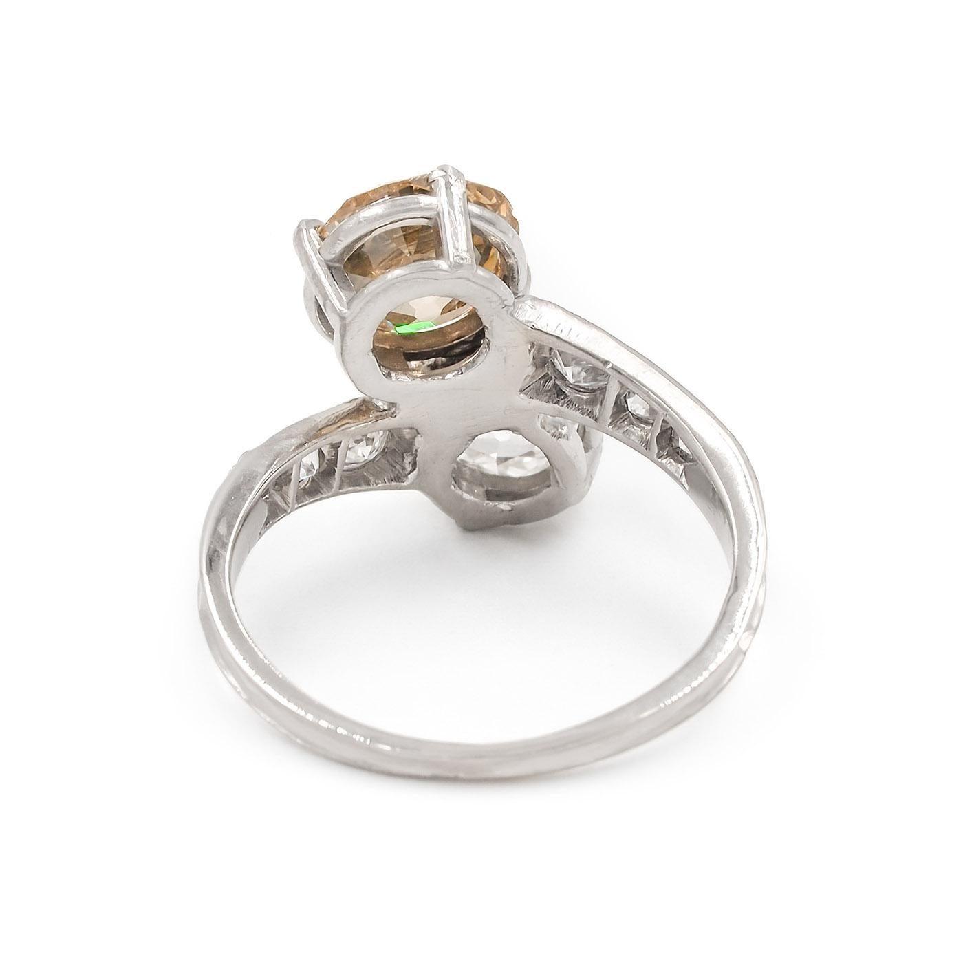 Französisches Art déco GIA 1,55 Karat. & 1,13 Karat. Alter Minenschliff Diamant Toi et Moi Ring im Zustand „Hervorragend“ in Los Angeles, CA