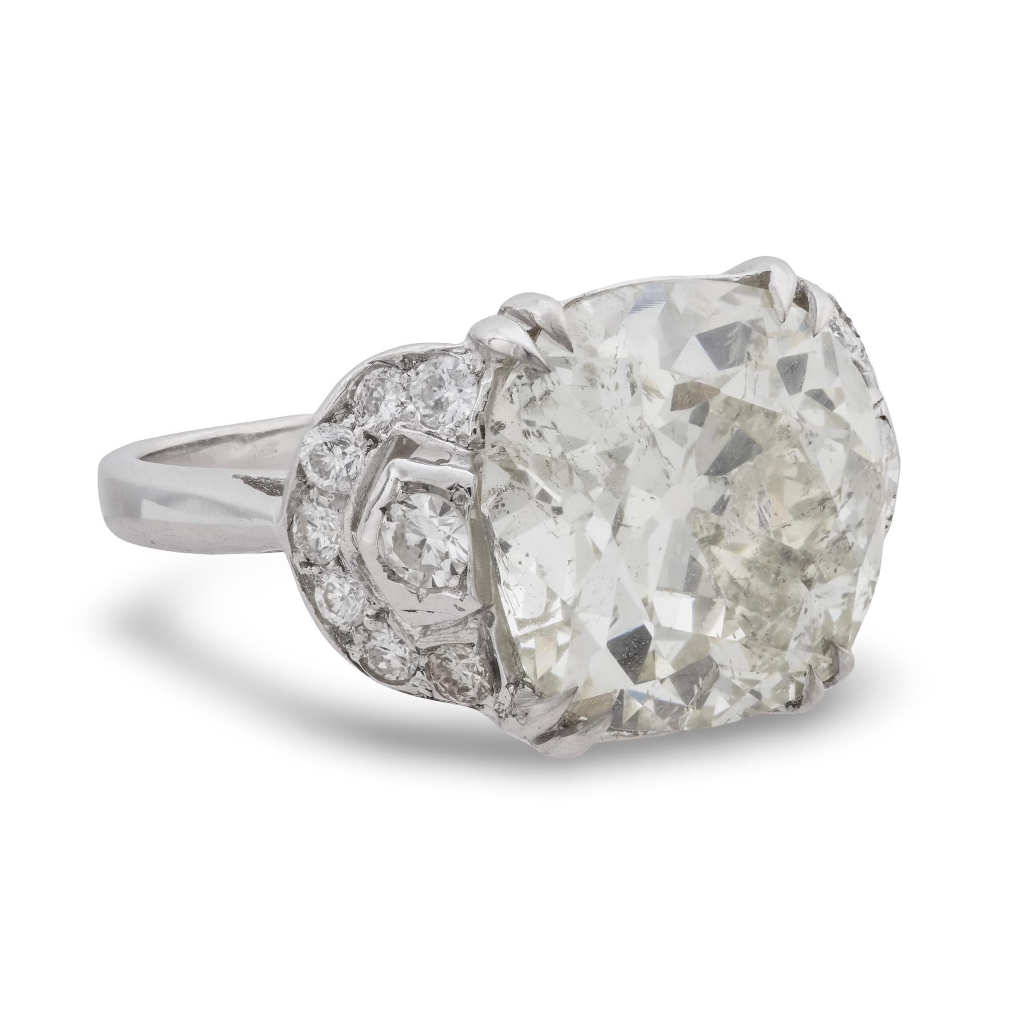 Art Déco Anello Art Deco francese GIA da 6,38 carati con diamante old mine cut in oro bianco 18 carati in vendita