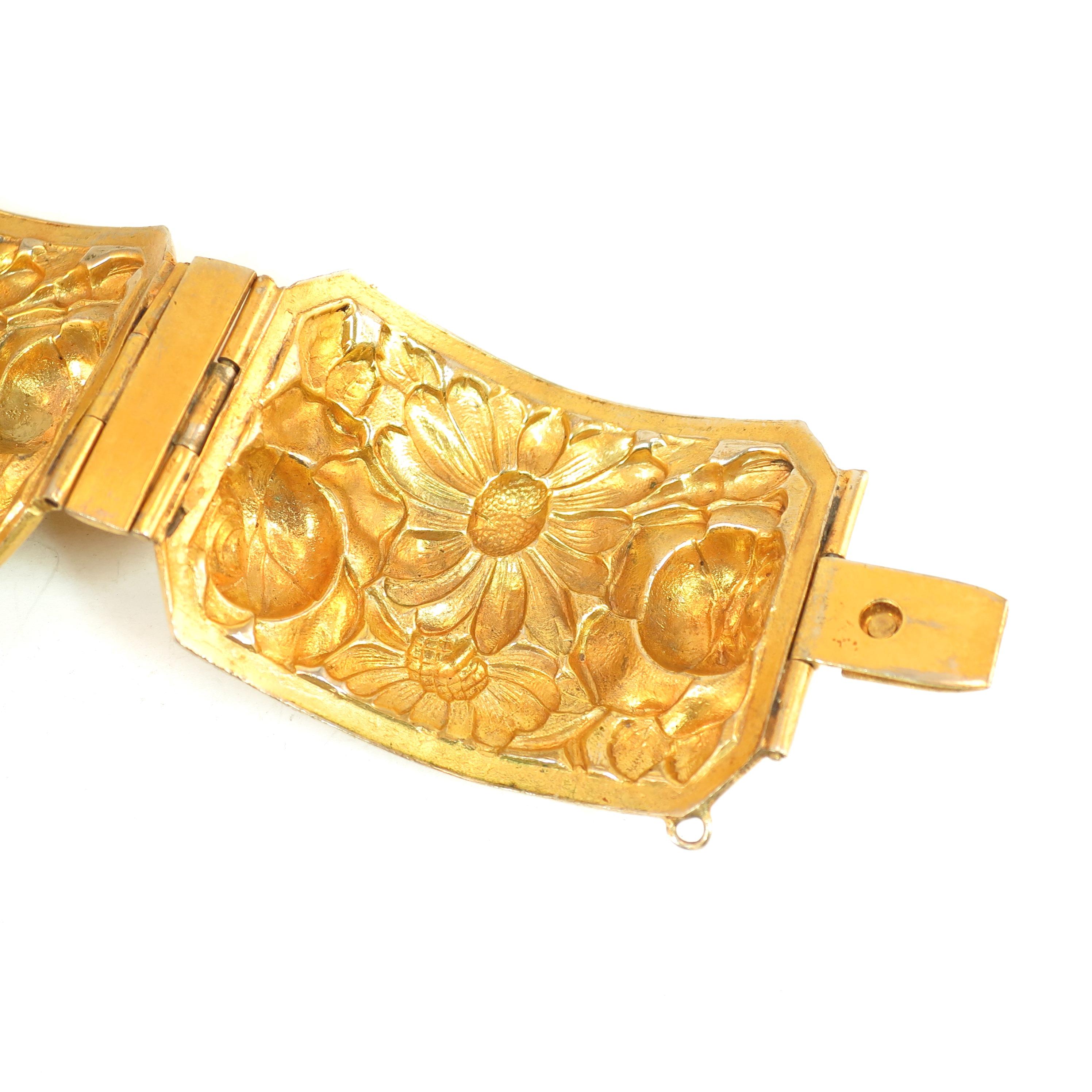 French Art Deco Gilded Floral Repousse Hinged Bracelet, 1920s im Angebot 9