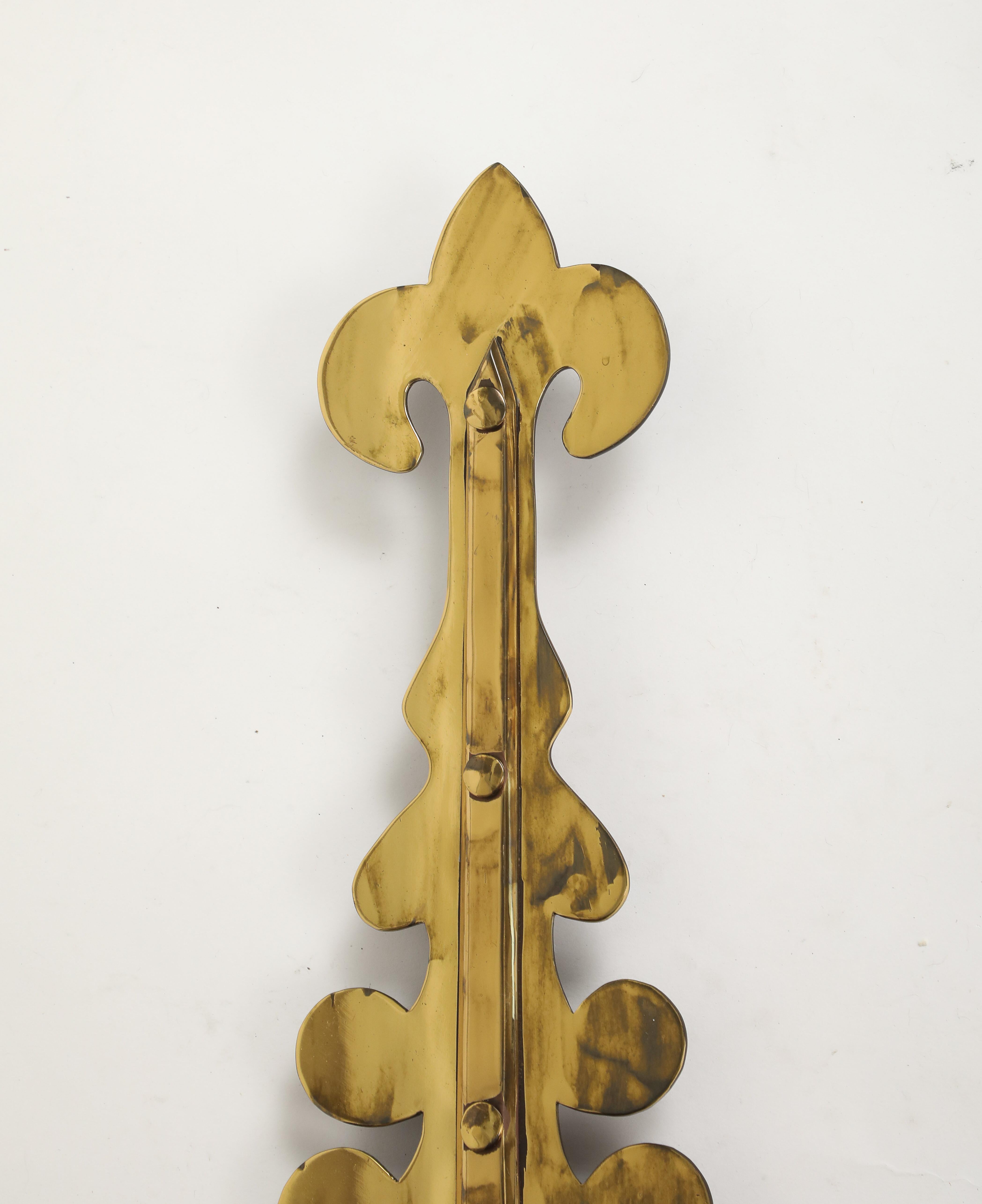 Applique à volute en laiton doré et abat-jour en parchemin, c. 1940. en vente 6