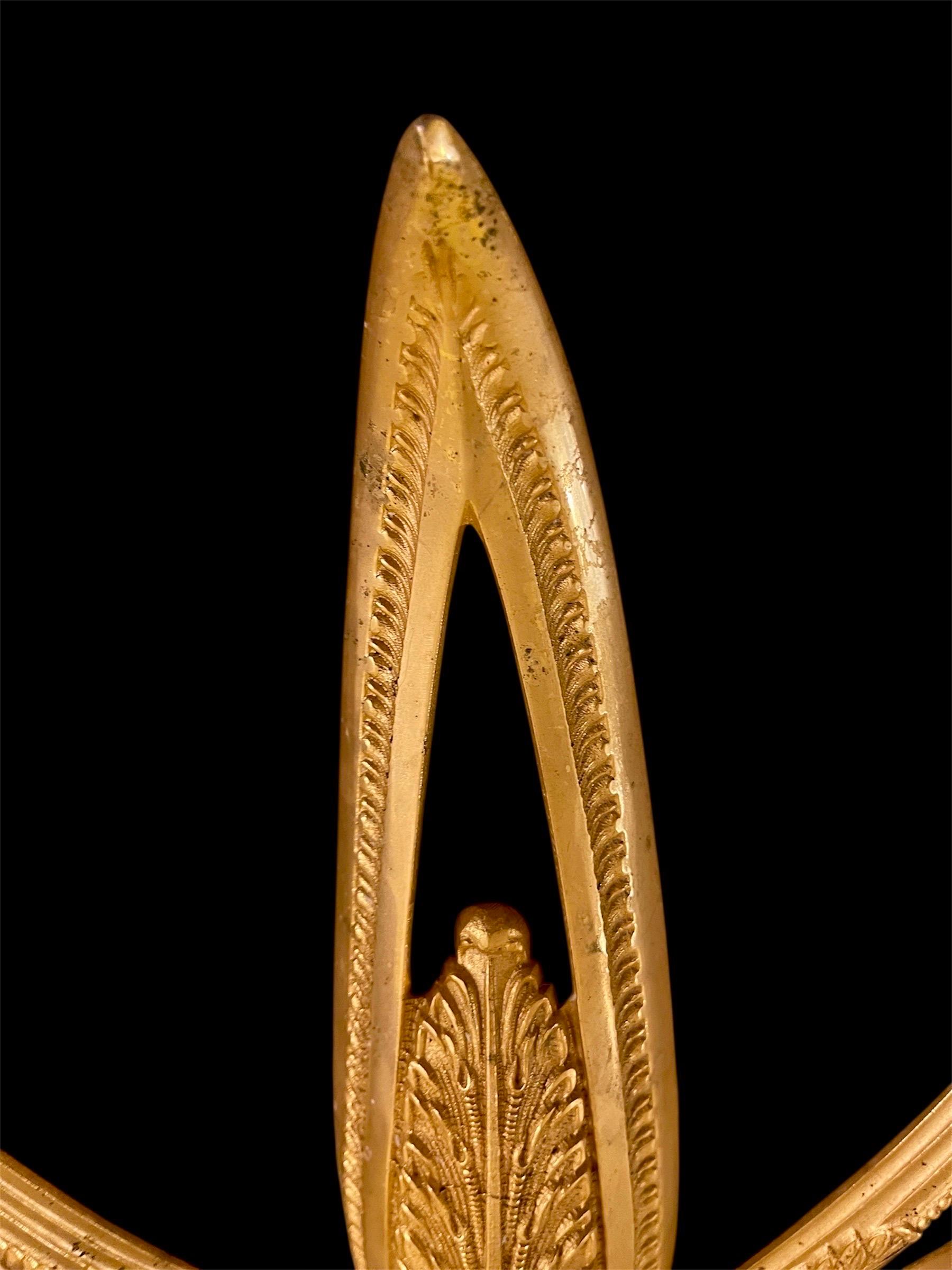 Plafonnier Art Déco français en bronze doré et verre original en forme d'étoile ensoleillée en vente 1