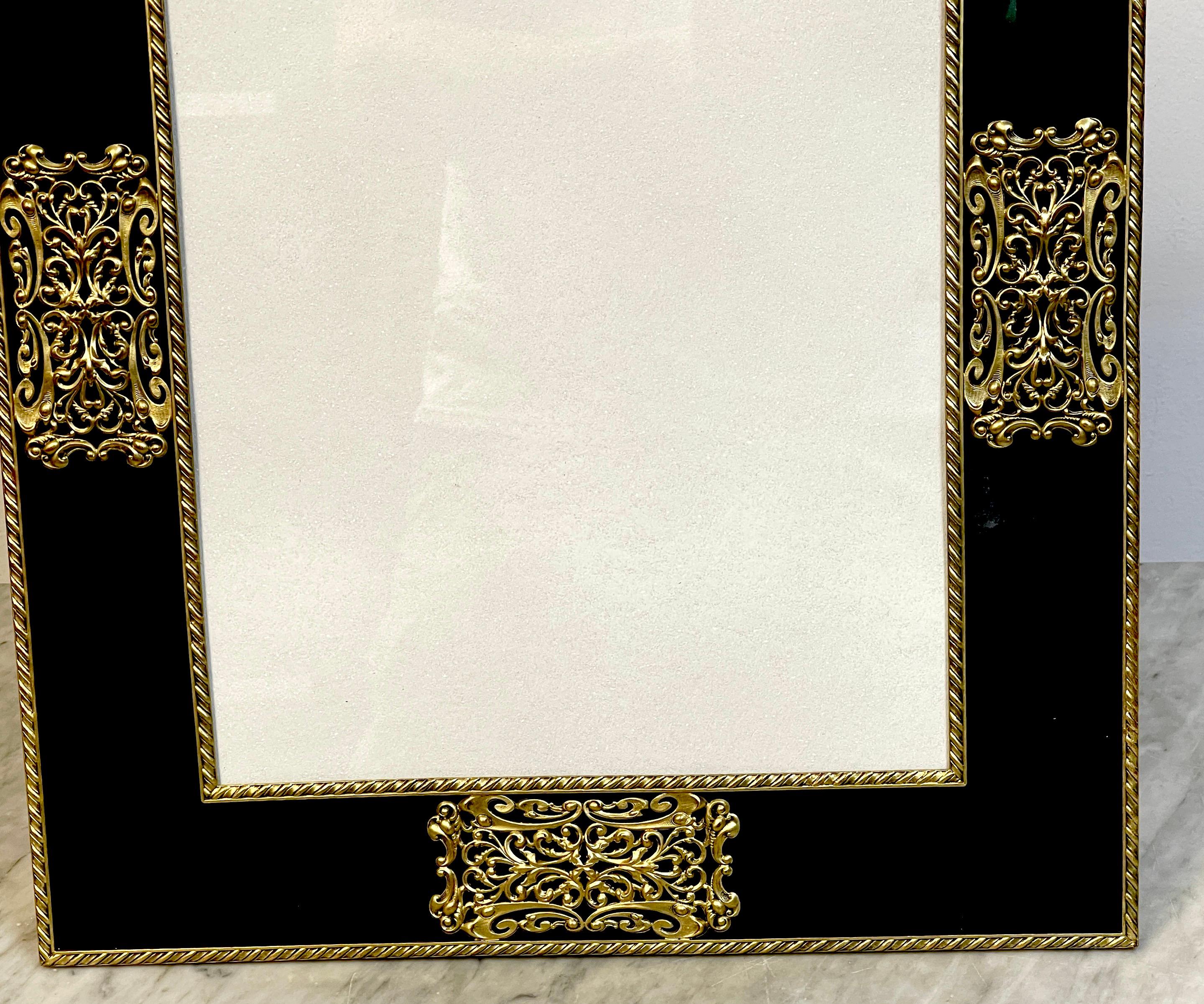 French Art Deco Gilt Bronze & Black Enameled Glass Picture Frame In Good Condition For Sale In West Palm Beach, FL