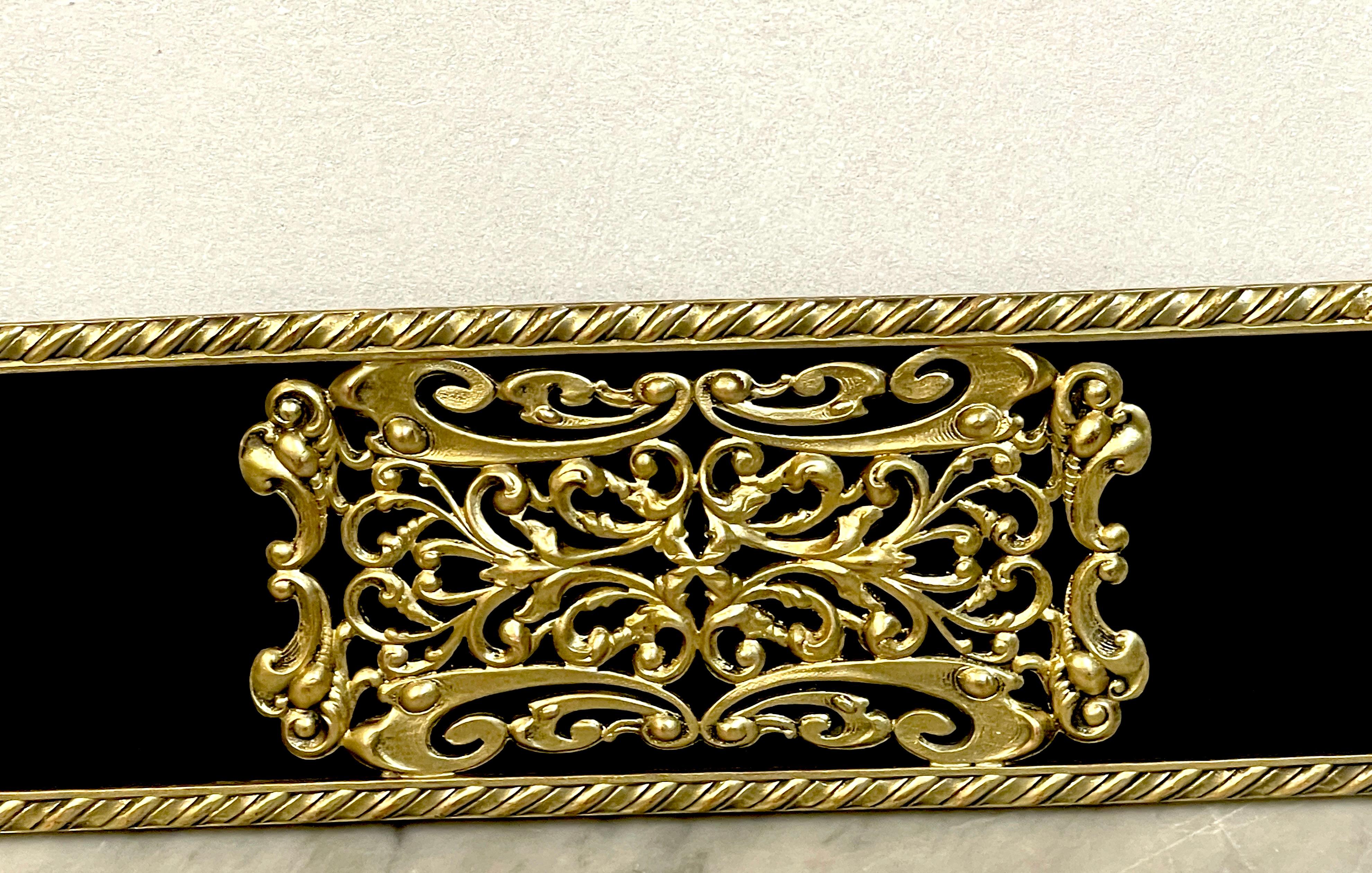 Bilderrahmen aus vergoldeter Bronze und schwarz emailliertem Glas im Art déco-Stil (Französisch) im Angebot