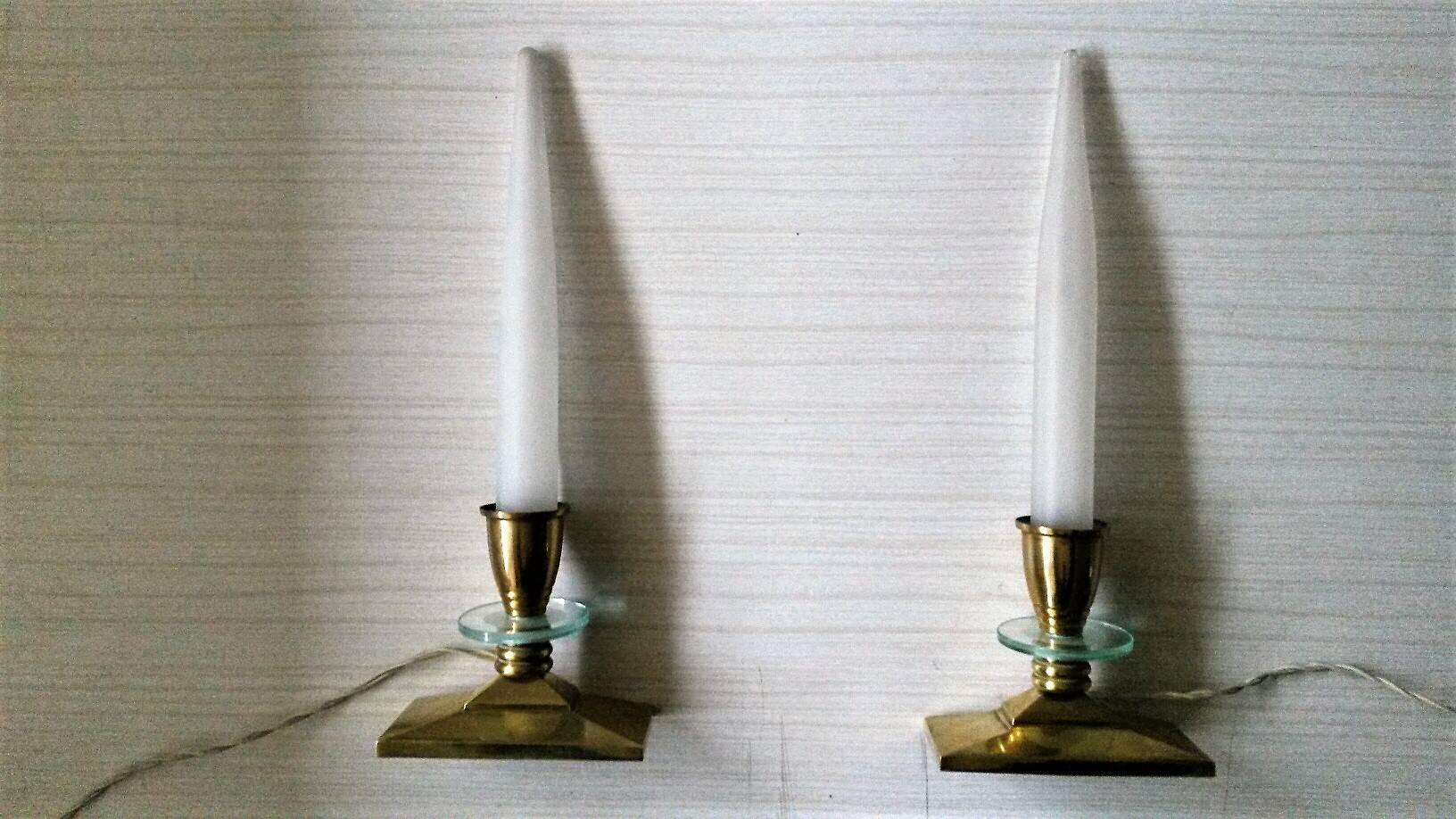 Very refined pair of French Art Deco gilt bronze table lamps in a elegant candlestick style with a round sandblasted glass decoration and tulips in satin frosted glass,
circa 1935s
In a perfect condition, the electric part has been checked (15