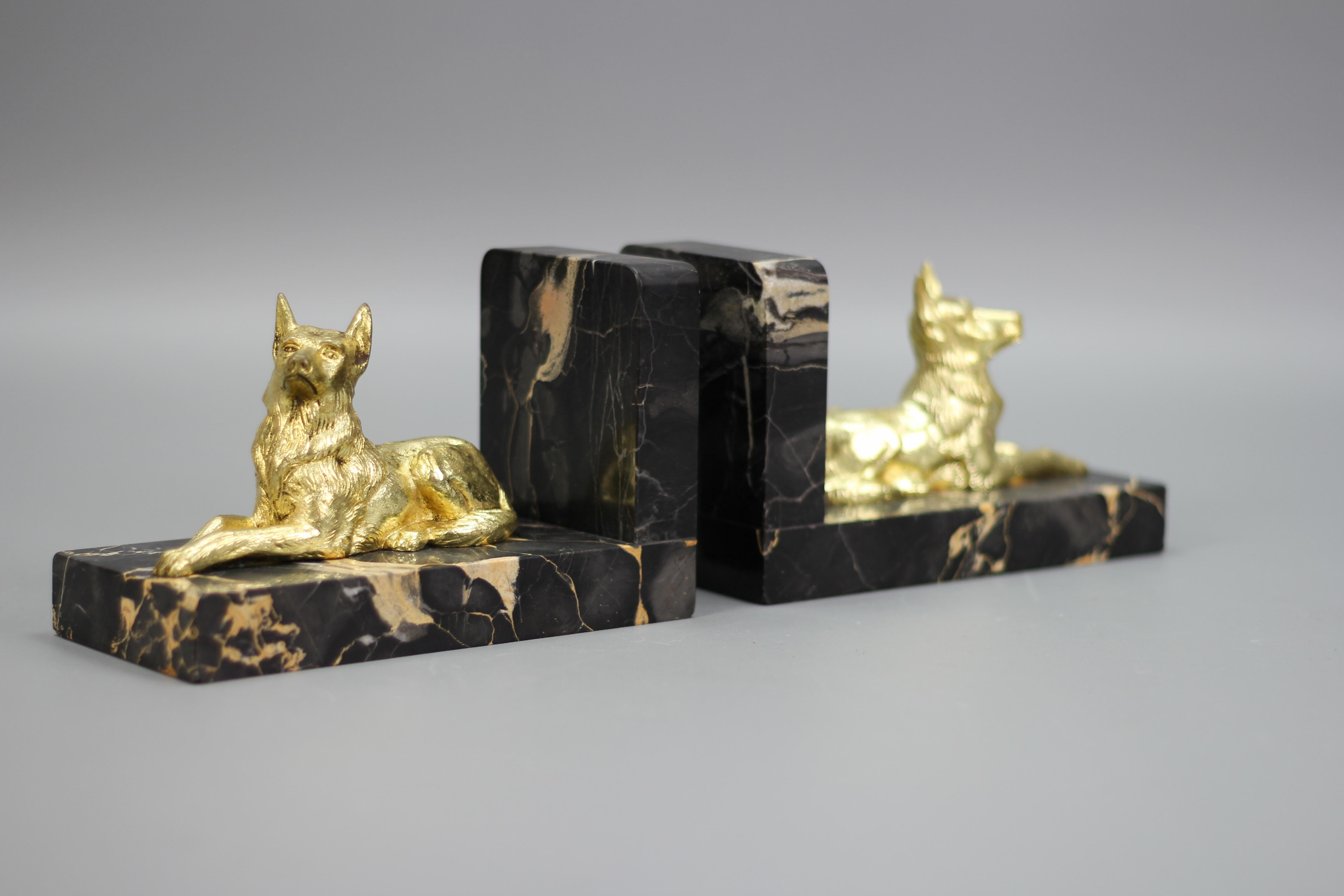 French Art Deco Gilt Bronze German Shepherd Dog and Black Marble Bookends In Good Condition For Sale In Barntrup, DE