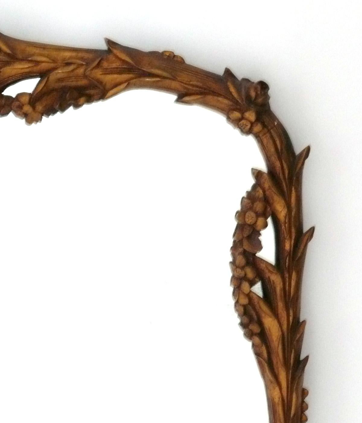 Espejo Floriforme Dorado Art Decó Francés a la Manera de Sue et Mare mediados del siglo XX en venta