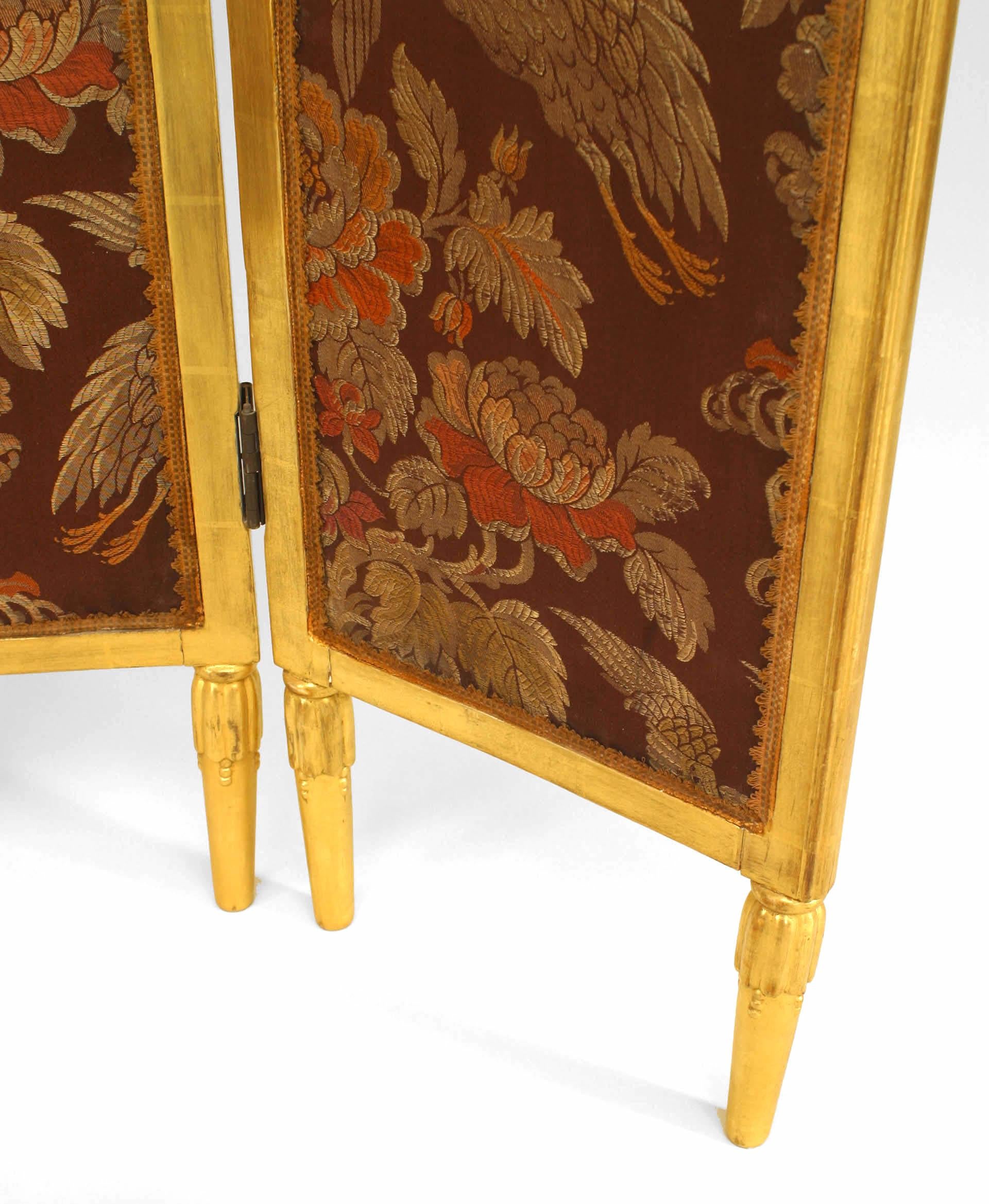 Französischer 3-facher vergoldeter Art-Déco-Raumteiler mit gepolsterten Paneelen (Frühes 20. Jahrhundert) im Angebot