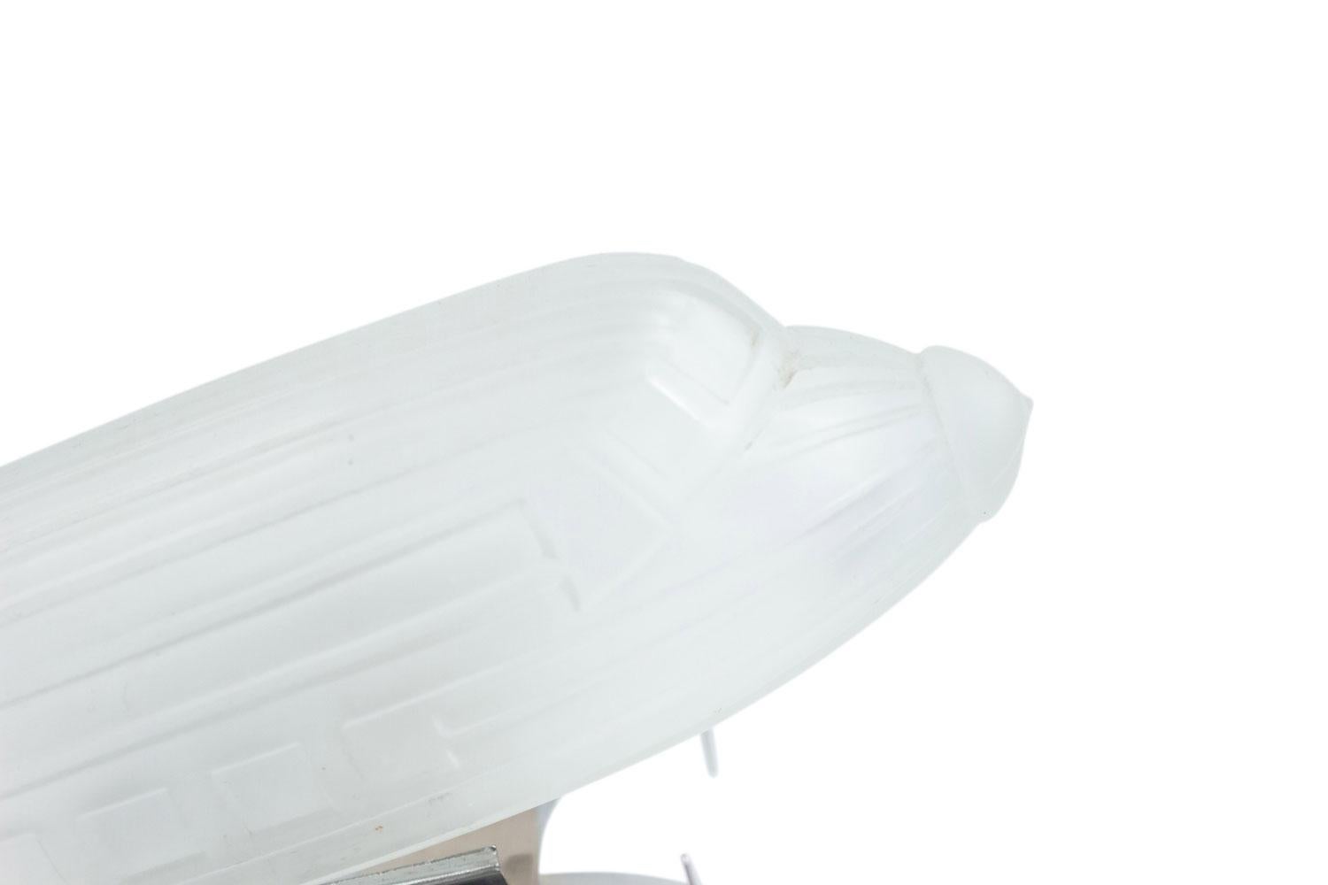 Französische Art Deco Glas und Chrom Flugzeug Lampe im Zustand „Gut“ im Angebot in Queens, NY
