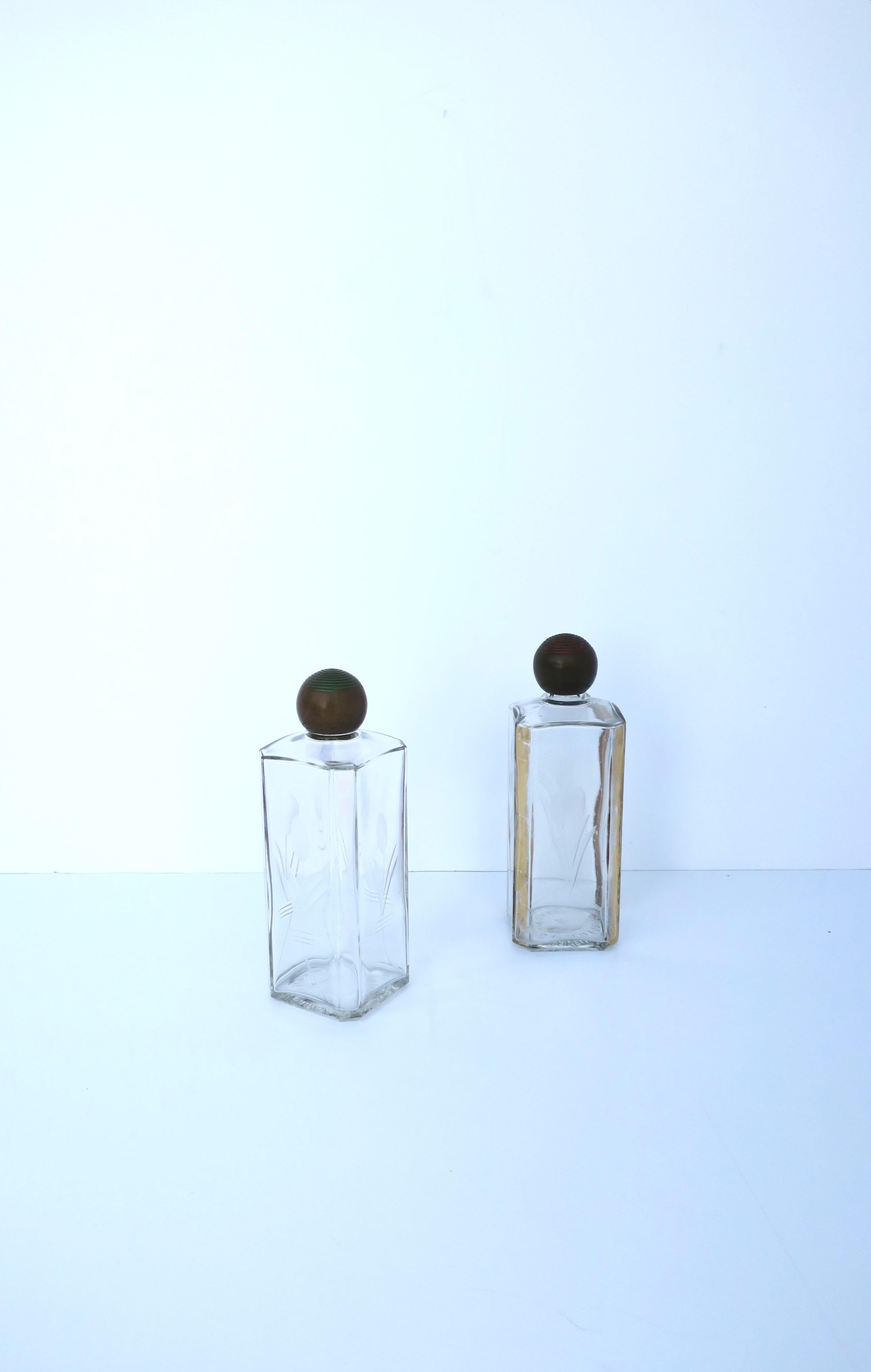 Französische Art-Déco-Glasflaschen aus Paris, Paar (Radiert) im Angebot