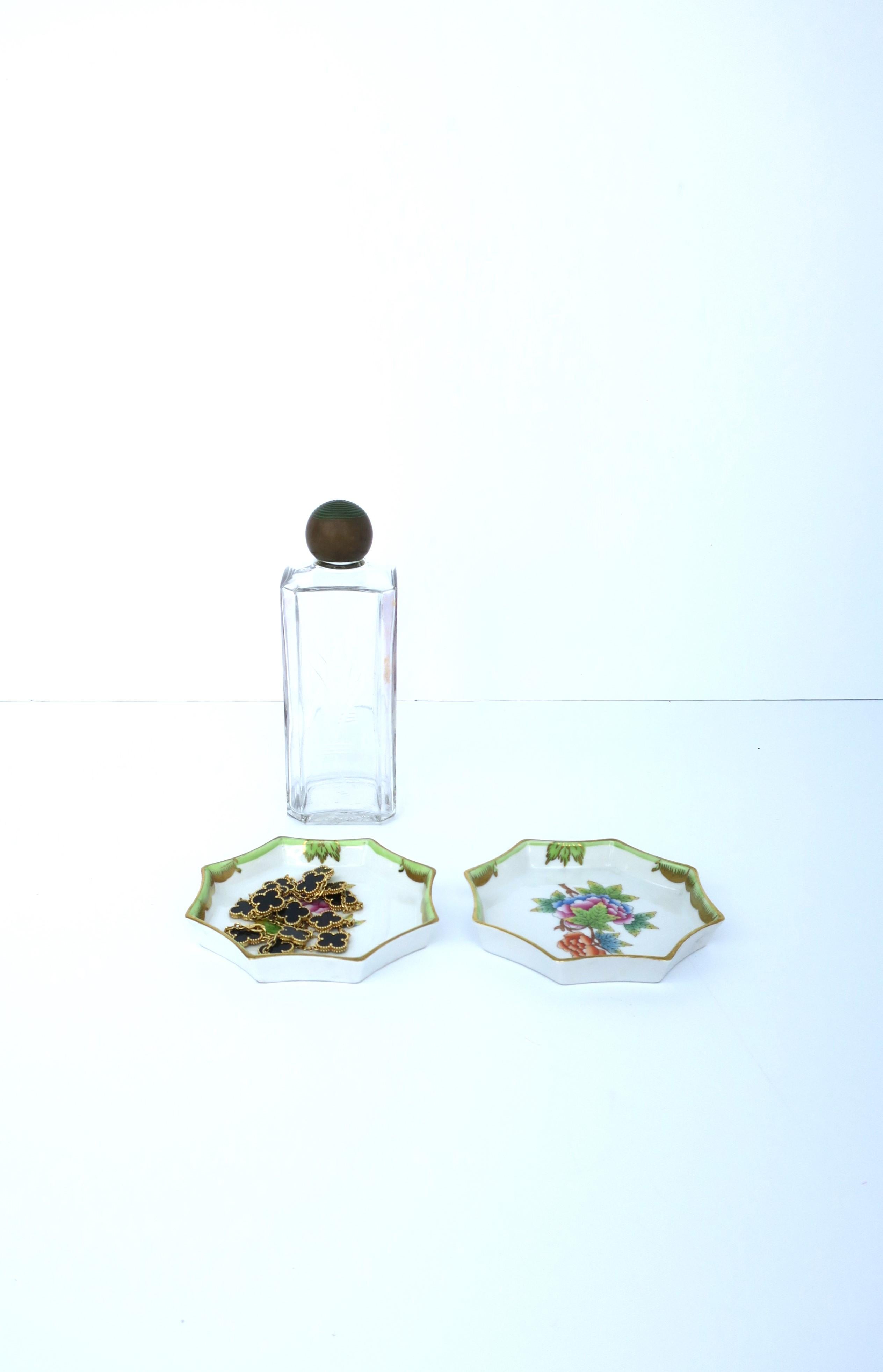 Französische Art-Déco-Glasflaschen aus Paris, Paar (Mitte des 20. Jahrhunderts) im Angebot
