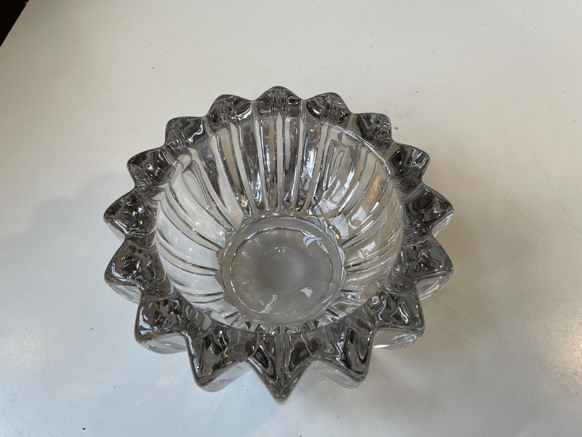 Thick star-shaped glass dish/bowl designed by Pierre D’avesn during the 1930s. Would make a great candy or chocolate bowl for Christmas. It is signed/marked by the maker to the base. Nice intact vintage condition. Measurements: H: 8.5, D: 17.5 cm.