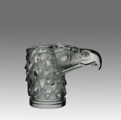 Figurine de voiture en verre Art déco française intitulée « Tête d’Aigle » par R. Lalique