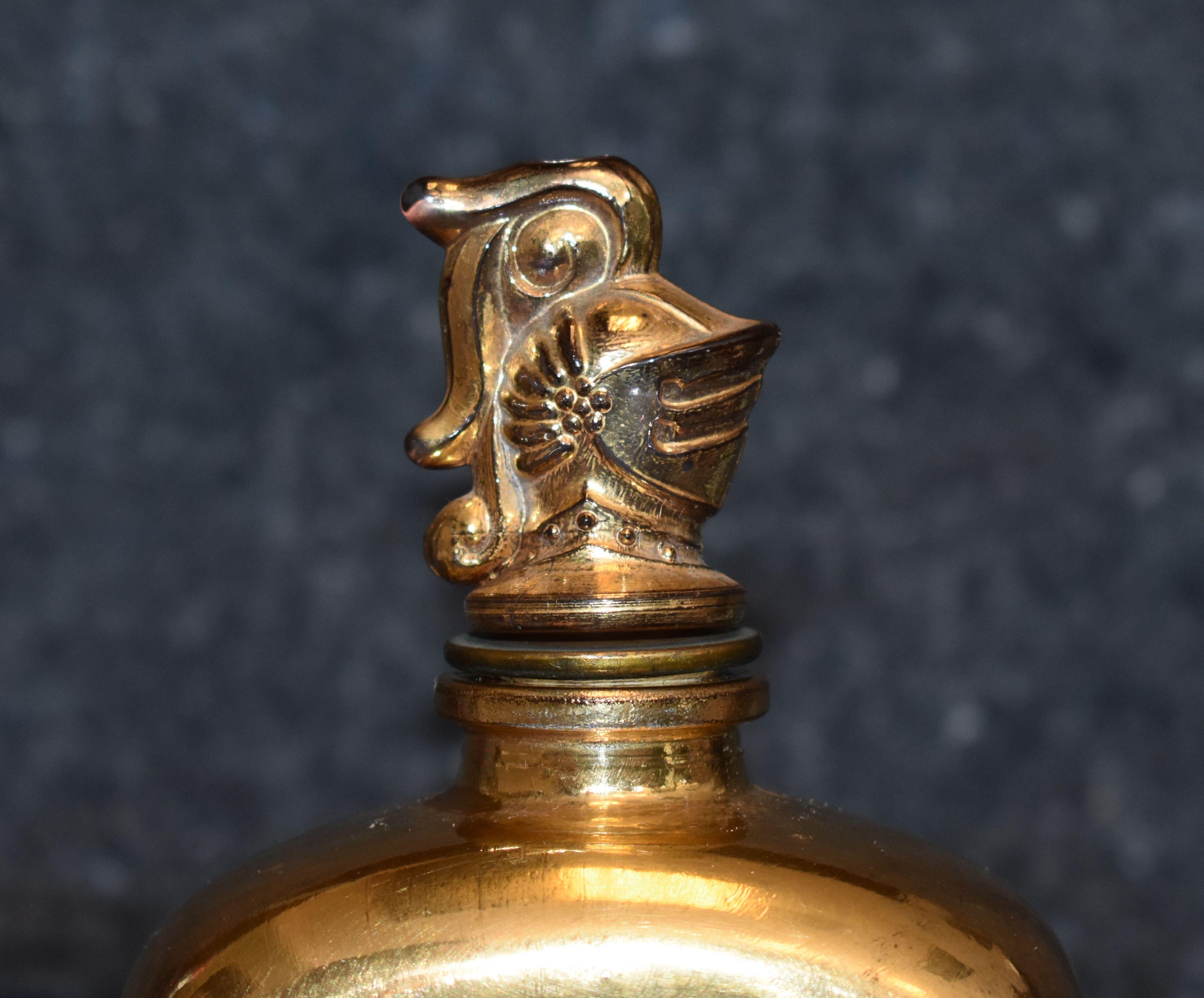 Francese Bottiglia di profumo francese in vetro Art Déco Knight in vendita