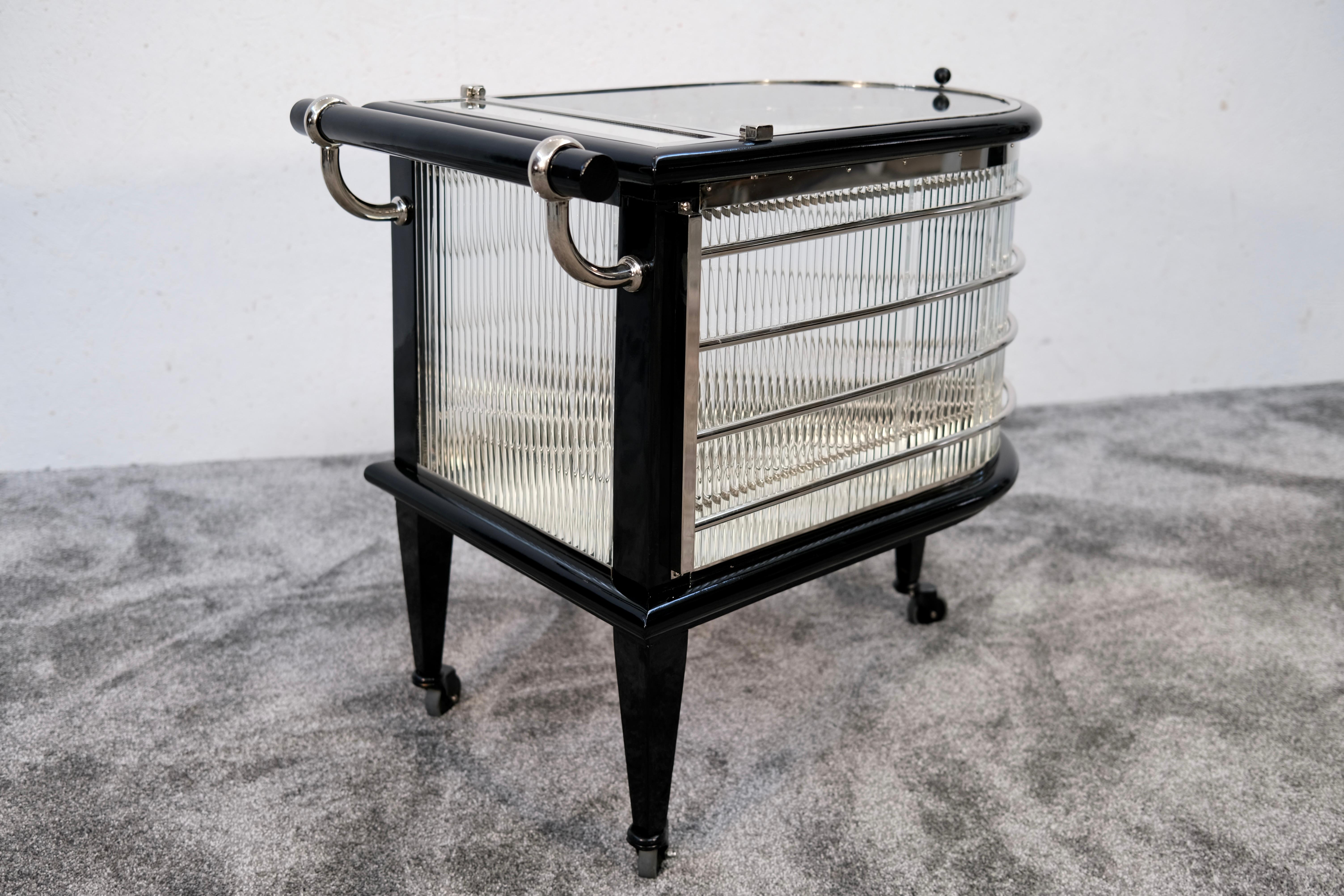Carrito de Bar de Varillas de Cristal Art Decó Francés en Negro con Botelleros Cromados, Años 30 en venta 4