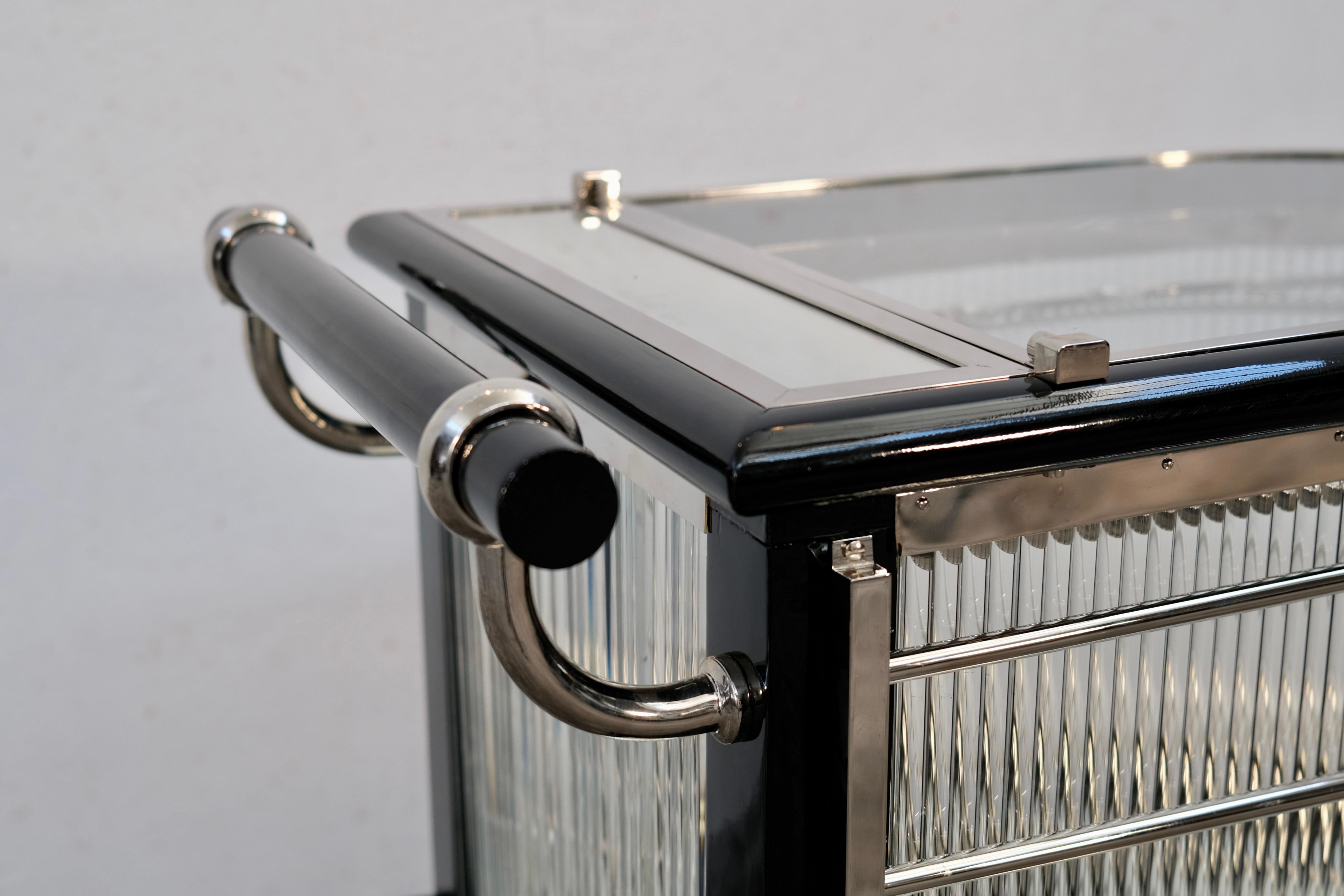 Carrito de Bar de Varillas de Cristal Art Decó Francés en Negro con Botelleros Cromados, Años 30 en venta 2