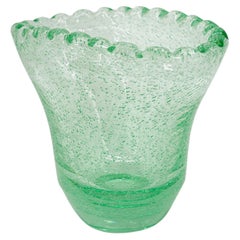 Vase en verre français Art Deco par Daum, verre épais soufflé vert, années 1930