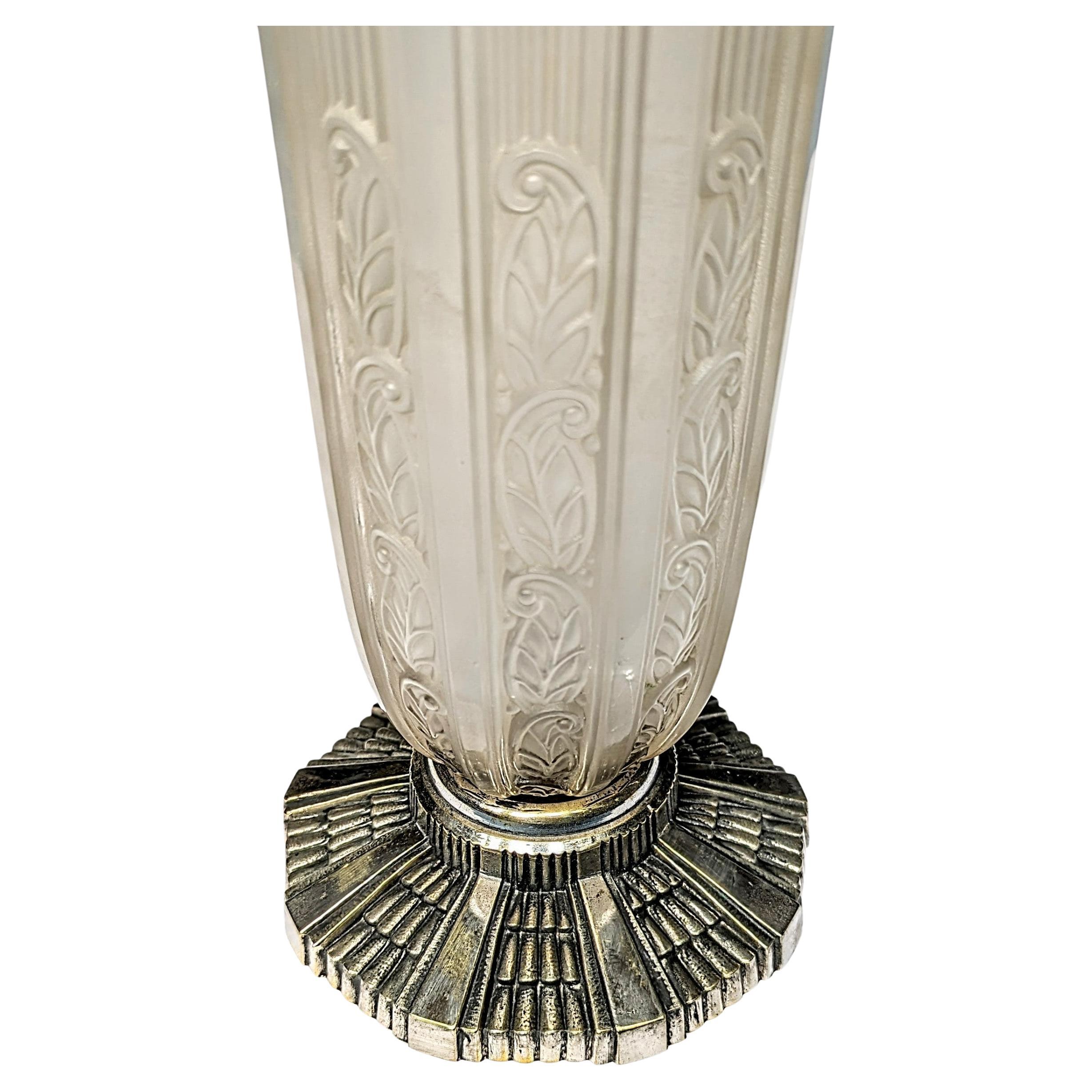 French Art Deco Glass Vase by Hettier & Vincent In Good Condition For Sale In Long Island City, NY