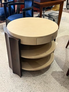 Tavolino francese Art Déco in pelle di capra e legno con cassetto e ripiani